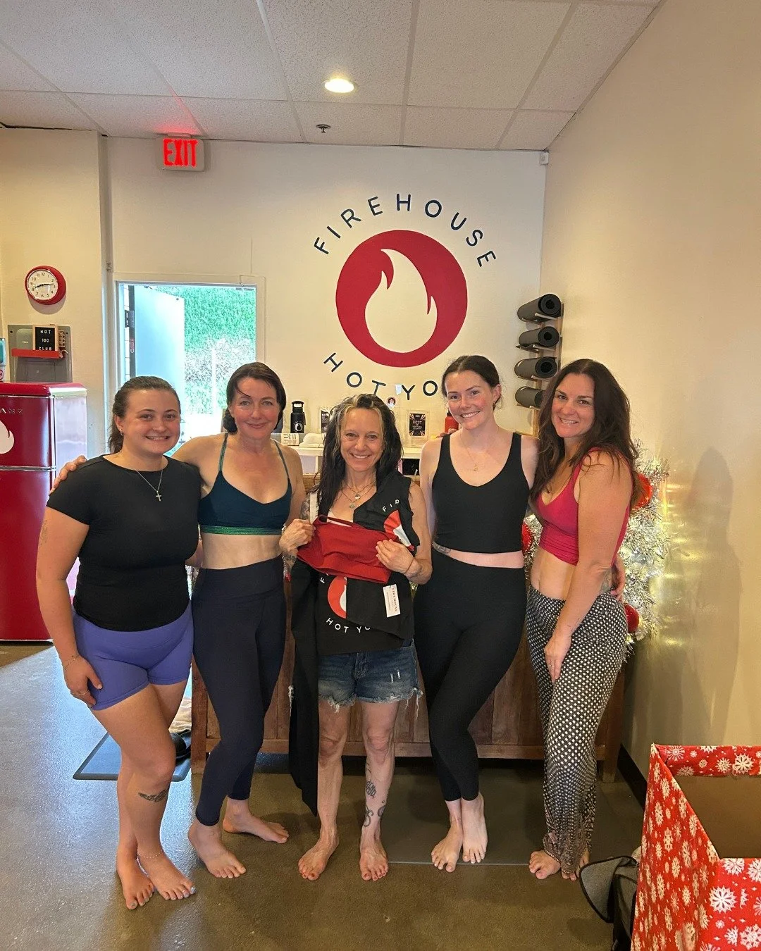 Big shout out to our Planksgiving winner, Lisa Goldstein. Lisa rocked plank the longest - holding for an incredible 8 minutes and 43 seconds! 💪🏽