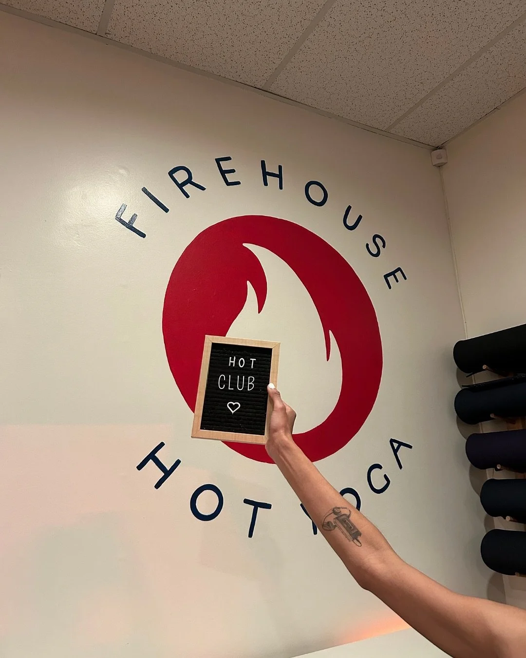 These hotties finished off 2025 bringing alllll the heat. Here&rsquo;s the final round of our Hot 100&rsquo;s from December 2025 ⬇️

💯: Cynthia, Arisbeth, Carol, Mayrani, Karina, Carlie, Marimel, Charlotte, Itzel, Andrew, Gabi, Mark, Whitney
💯💯:Mi