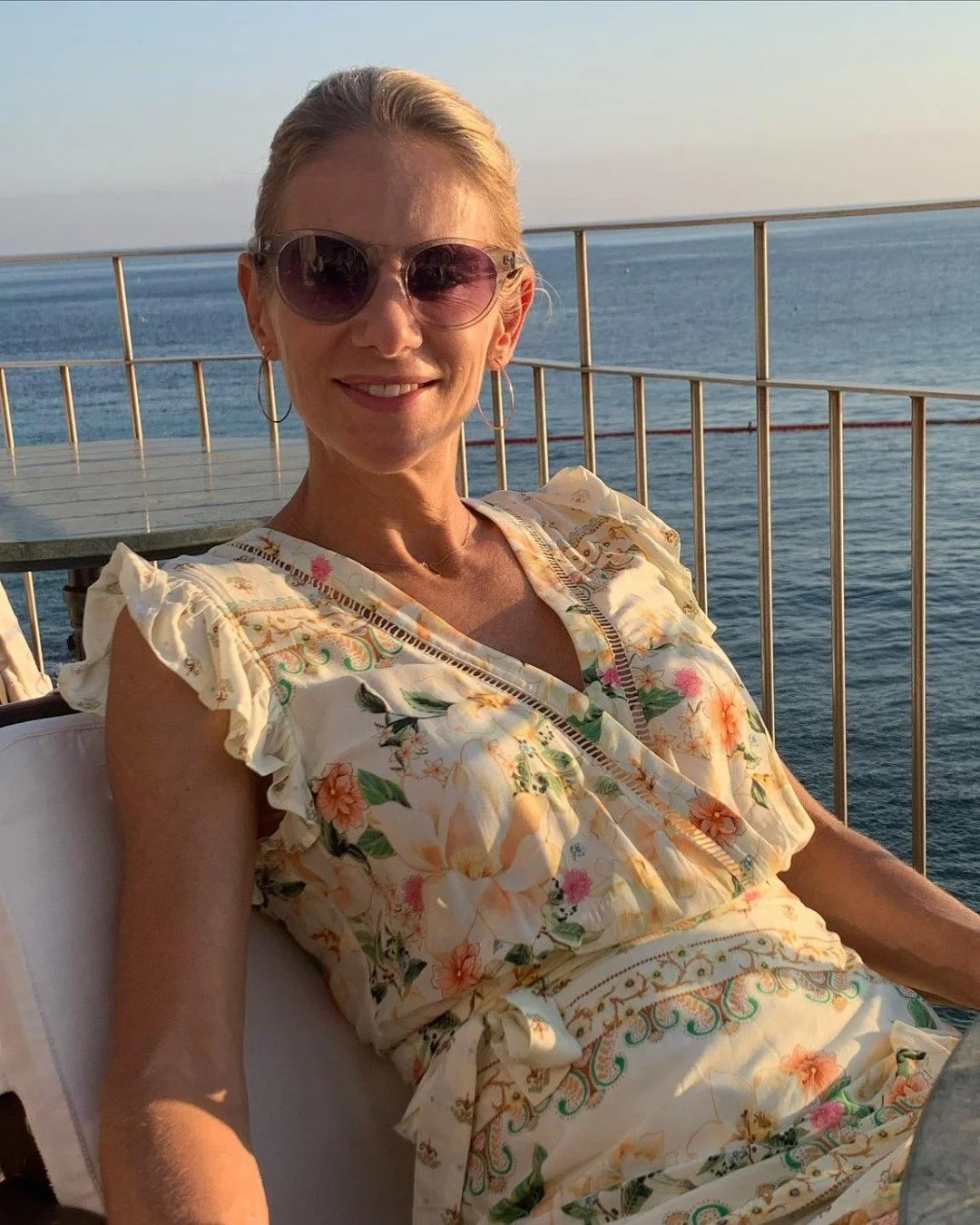 Meet Martyntje 💛
OHY teacher, sharing a few of her loves this month.

Little gold hoops, electrolyte packs, sneakers, rainbow flip flops, and flowy clothes &mdash; the small things that make her feel good on and off the mat. That ease carries straig