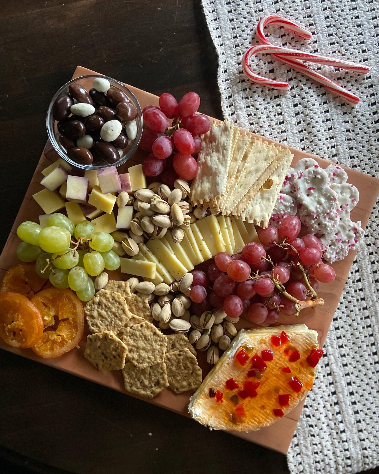 There&rsquo;s still time to order for your boards for pick up or delivery this Holiday season! Choose from:

🎁Holiday Classic Charcuterie Board for appetizers or a tasty host gift! 

🎁Holiday Sweets n Treats Board for the sweetest after dinner touc