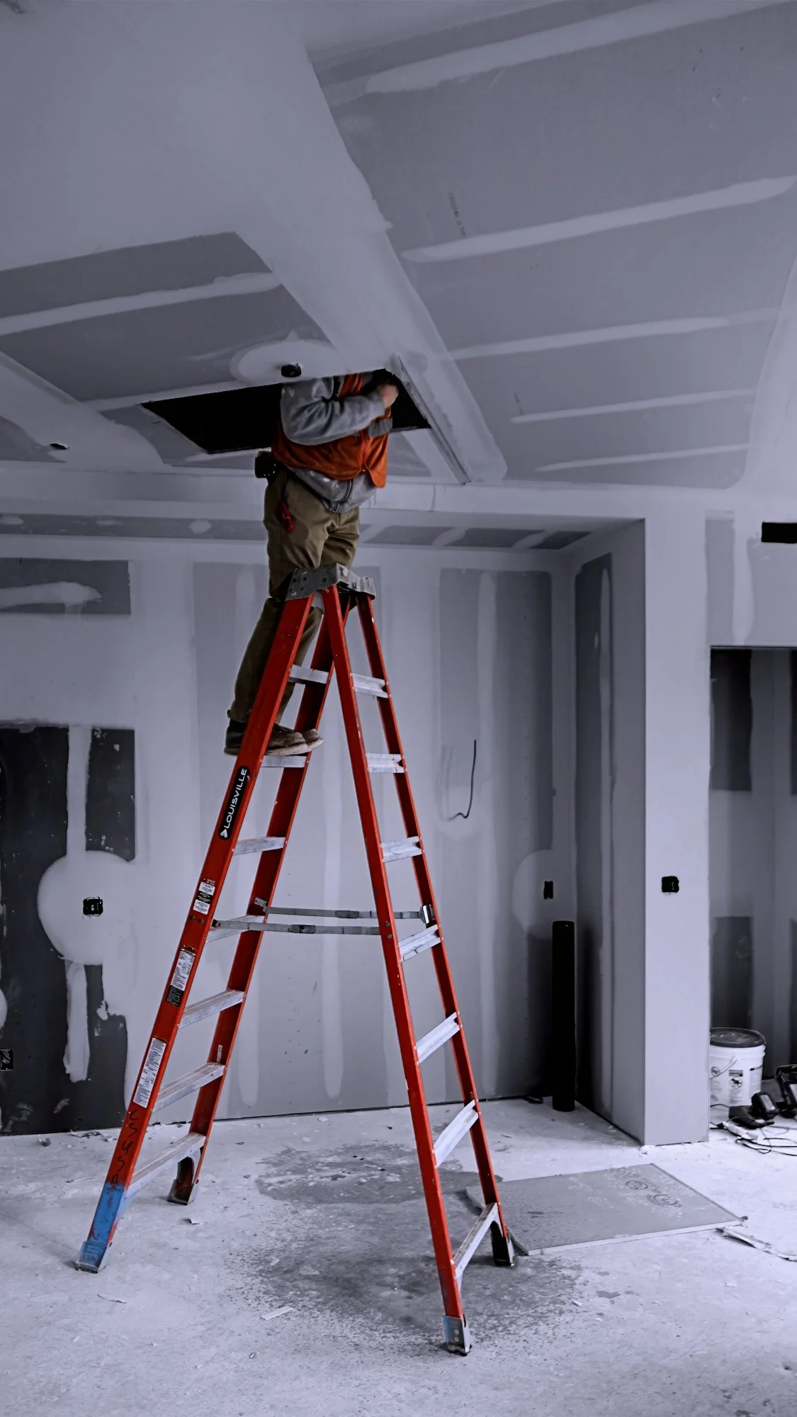 221129.A.07.Y.01 - Worker on Ladder - Head Above Ceiling