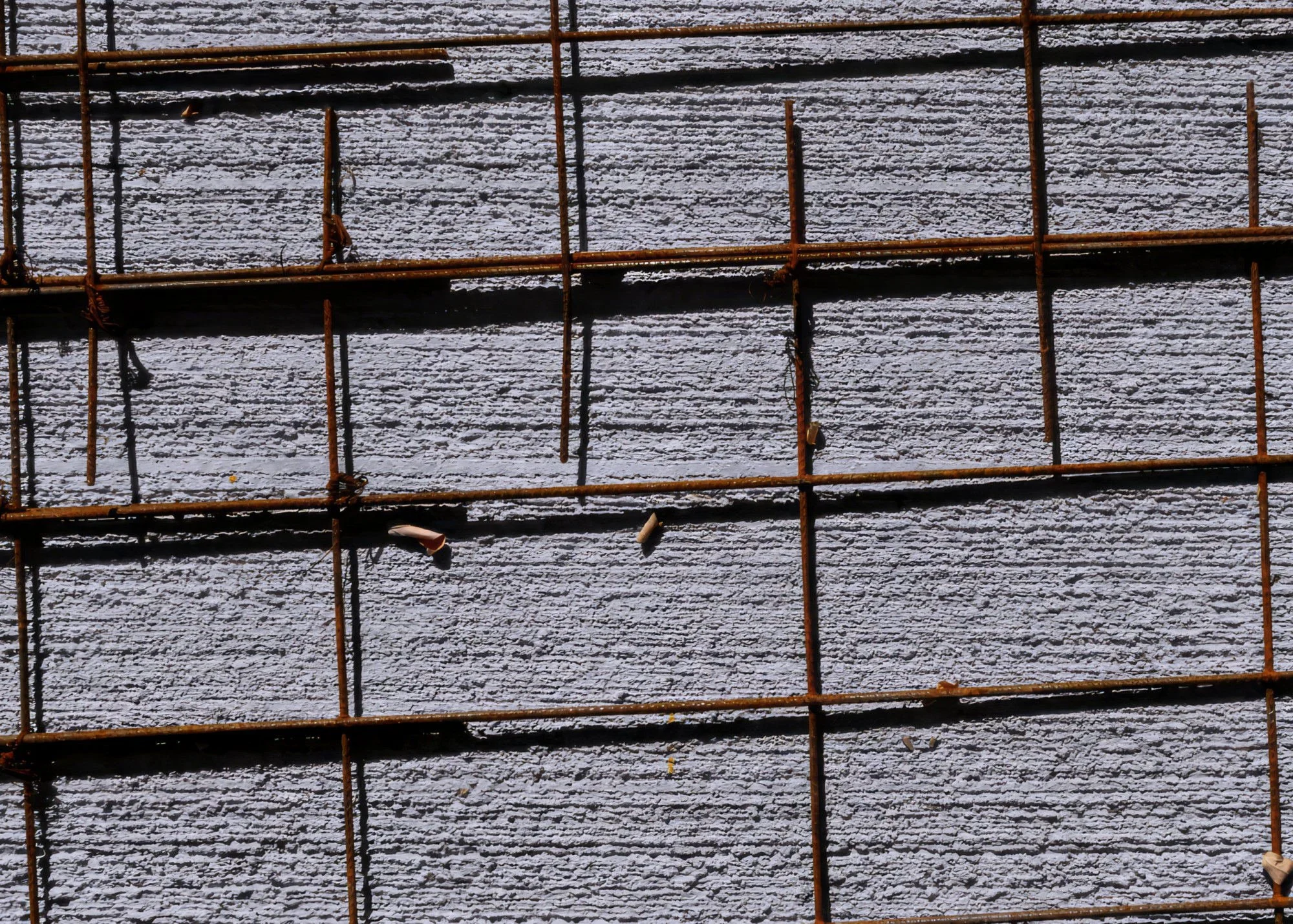 210920.B.10.N.01 - Wire Mesh on a Concrete Walk