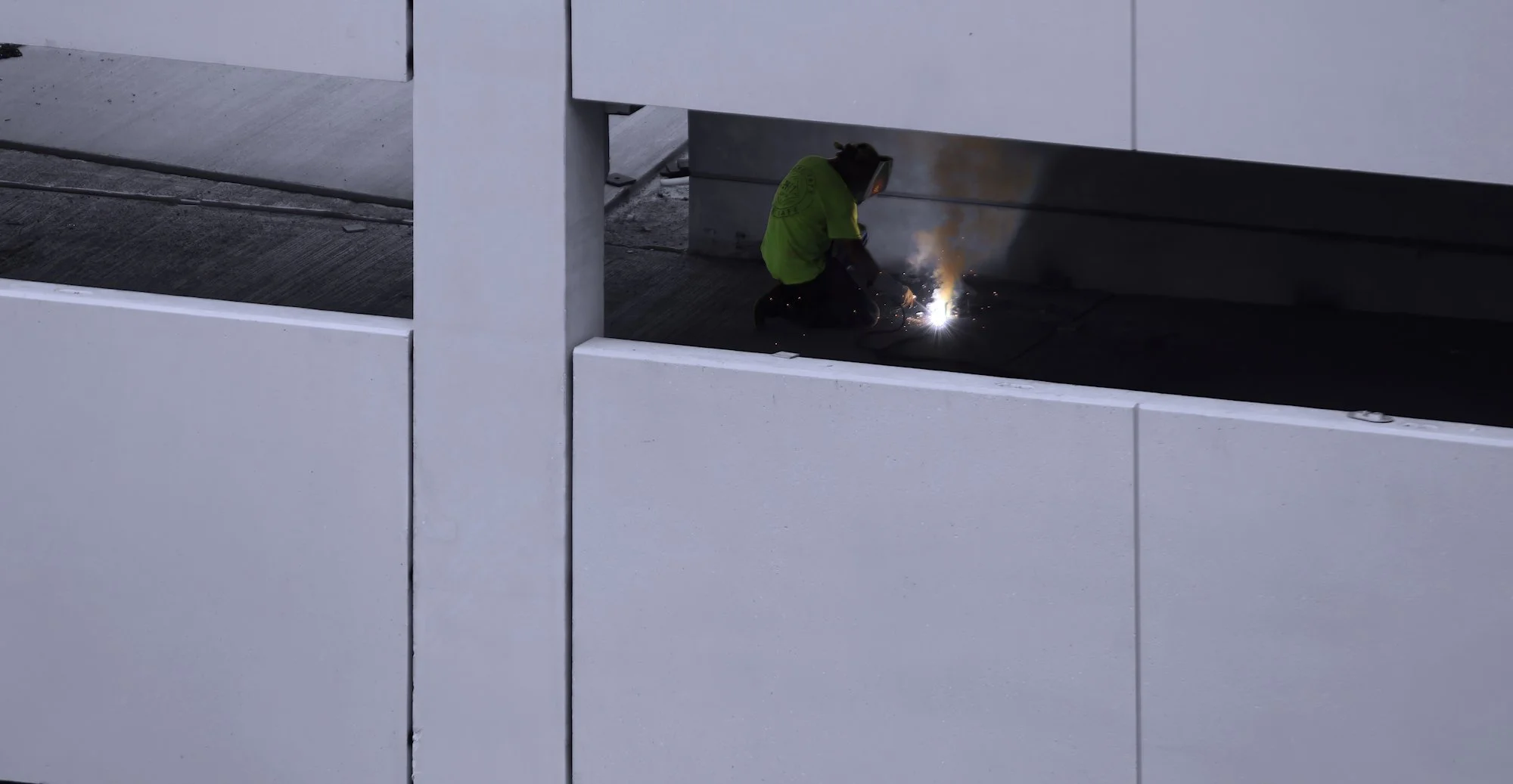 190916.D.13.Y.01 - Welding Connection Plates of Precast Concrete in an New Parking Garage