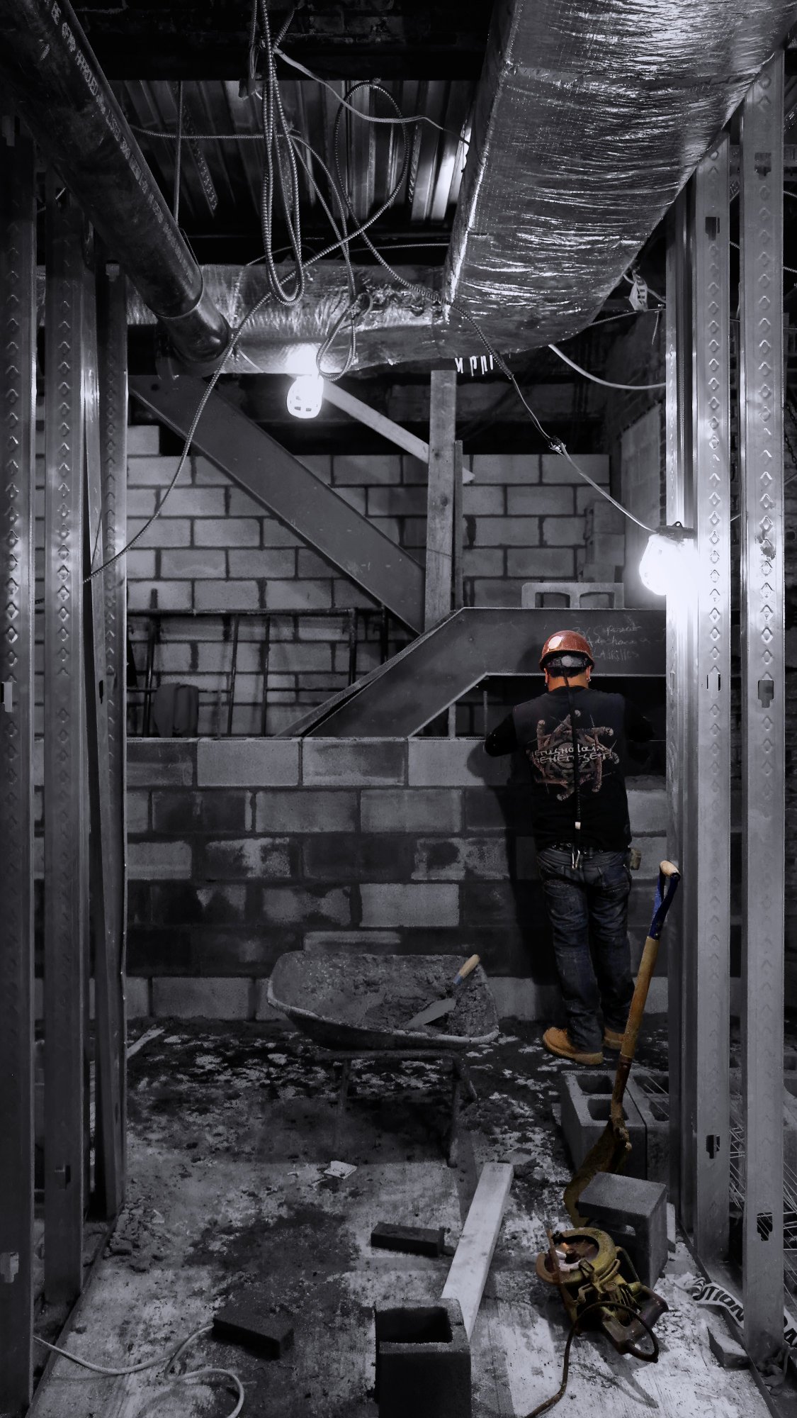 160106.A.08.Y.01 - Mason at Work