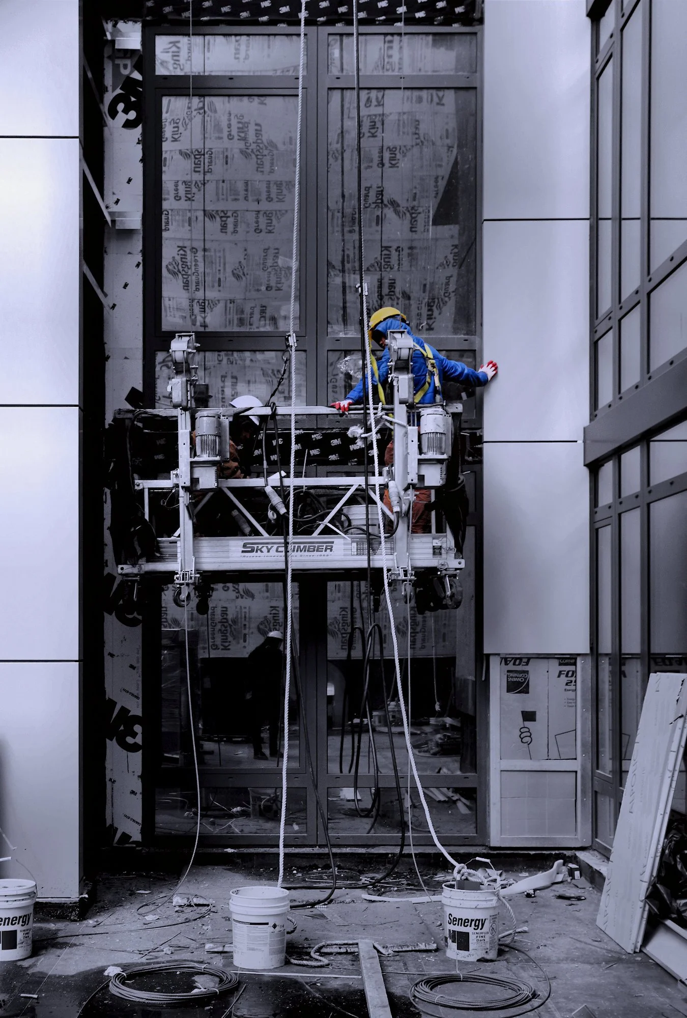 181112.A.11.Y.01 - Curtainwall Trim Installation from a Hanging Scaffold