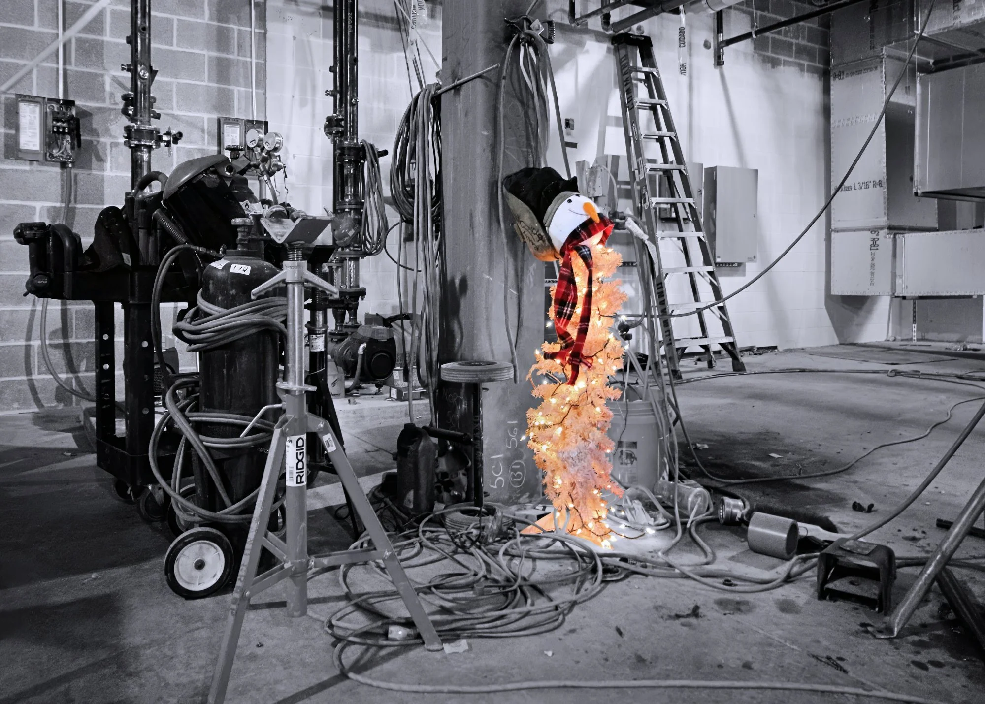 221114.D.01.N.01 - Snowman with a Welder's Face Shield