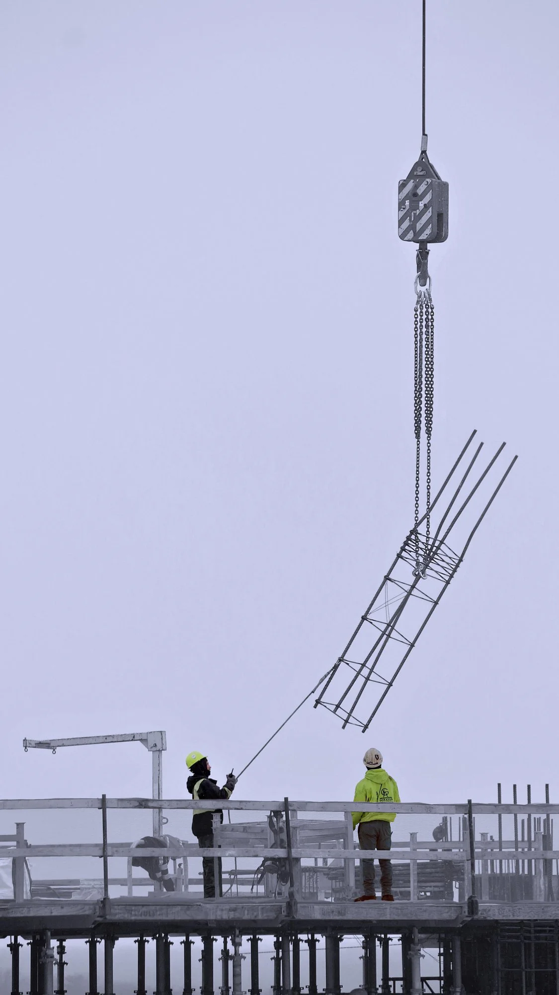 230222.A.03.Y.01 - Crane Lowering a Column Rebar Cage