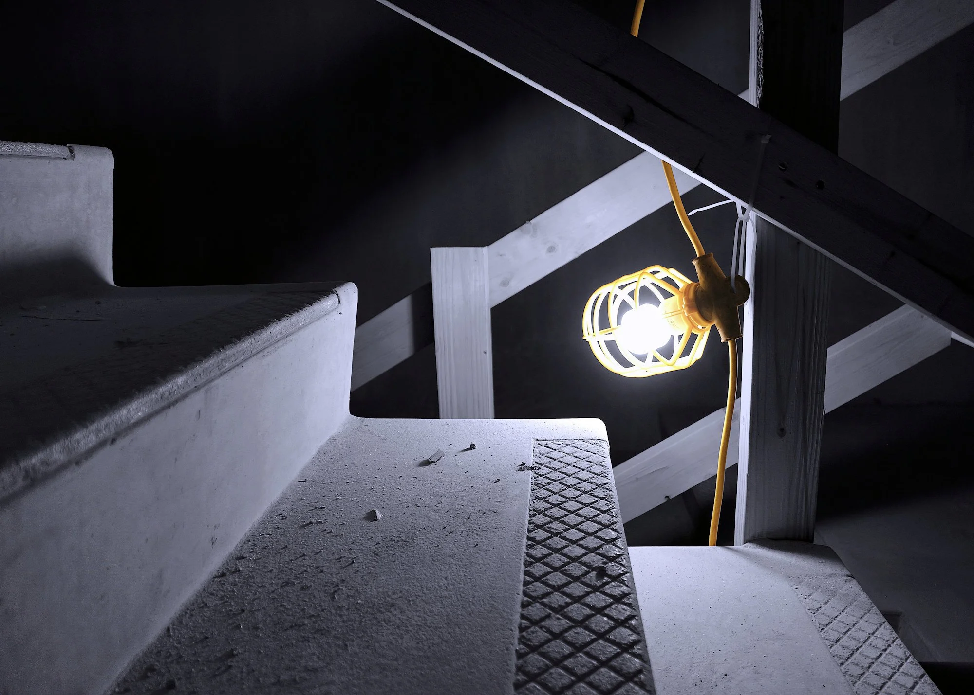 190412.D.13.N.01 - Temporary Lighting in Stairwell