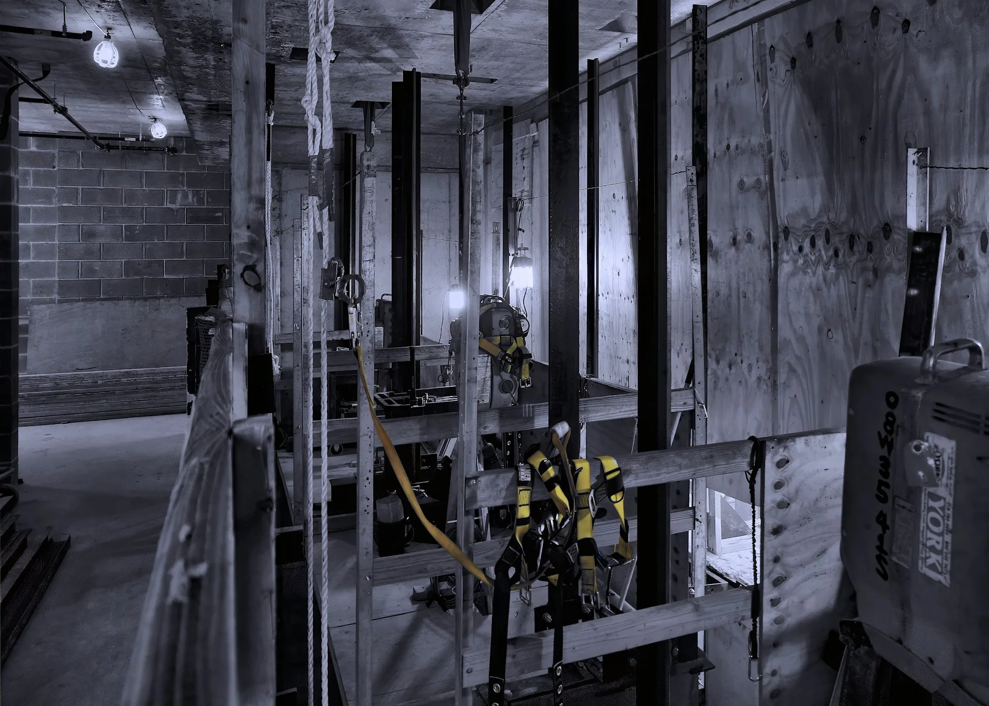 230601.A.02.N.01 - Operable Platforms Used by Workers to Install Elevators