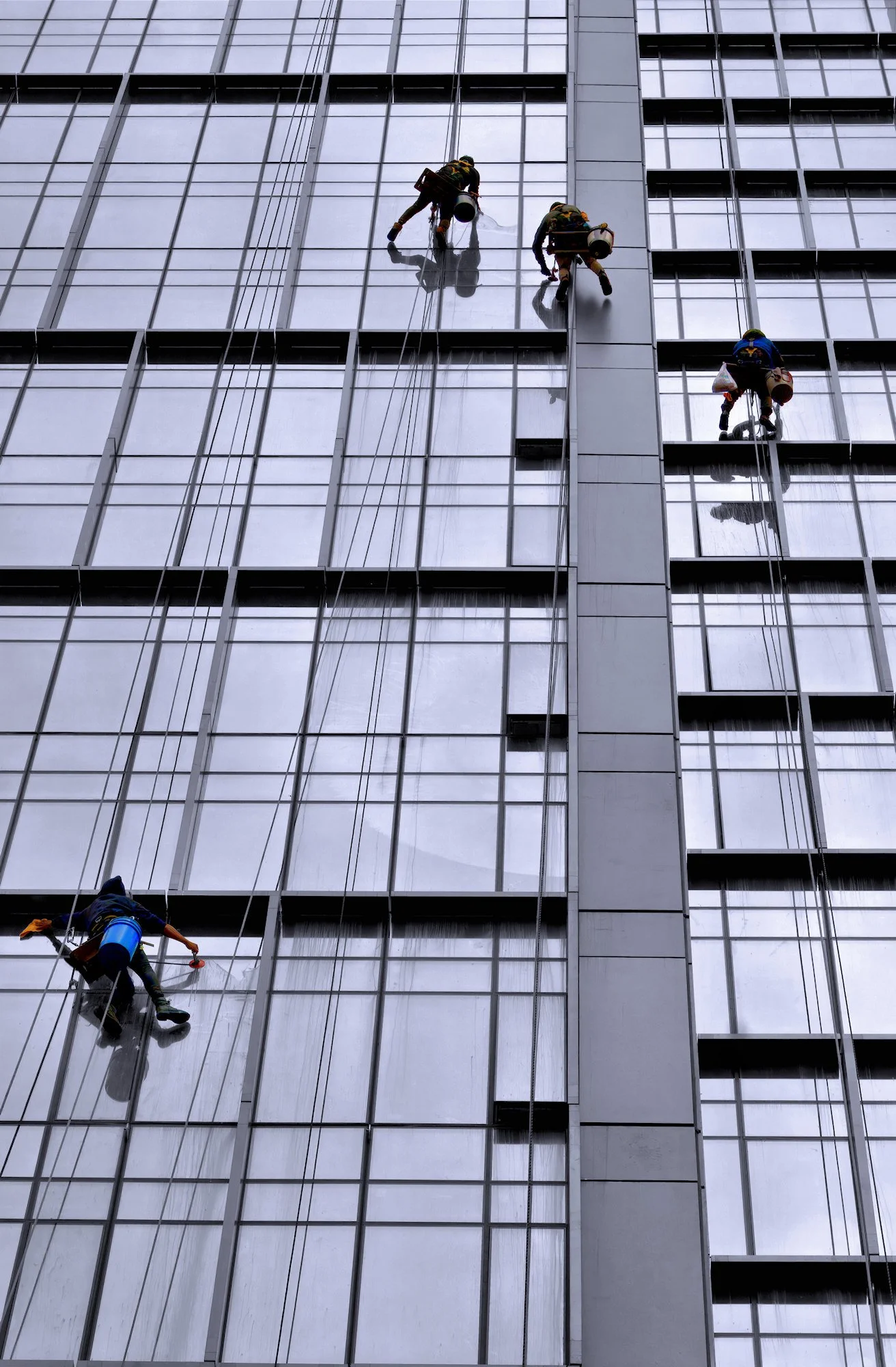 Construction Curtainwall Window washers highrise building