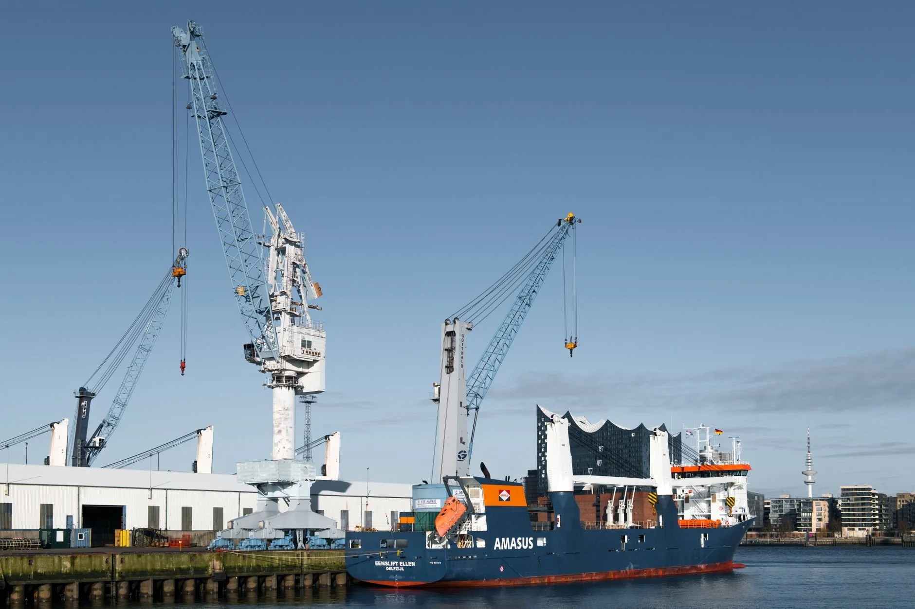 How Crane Companies Can Reduce Scheduling Conflicts and Double-Booking  