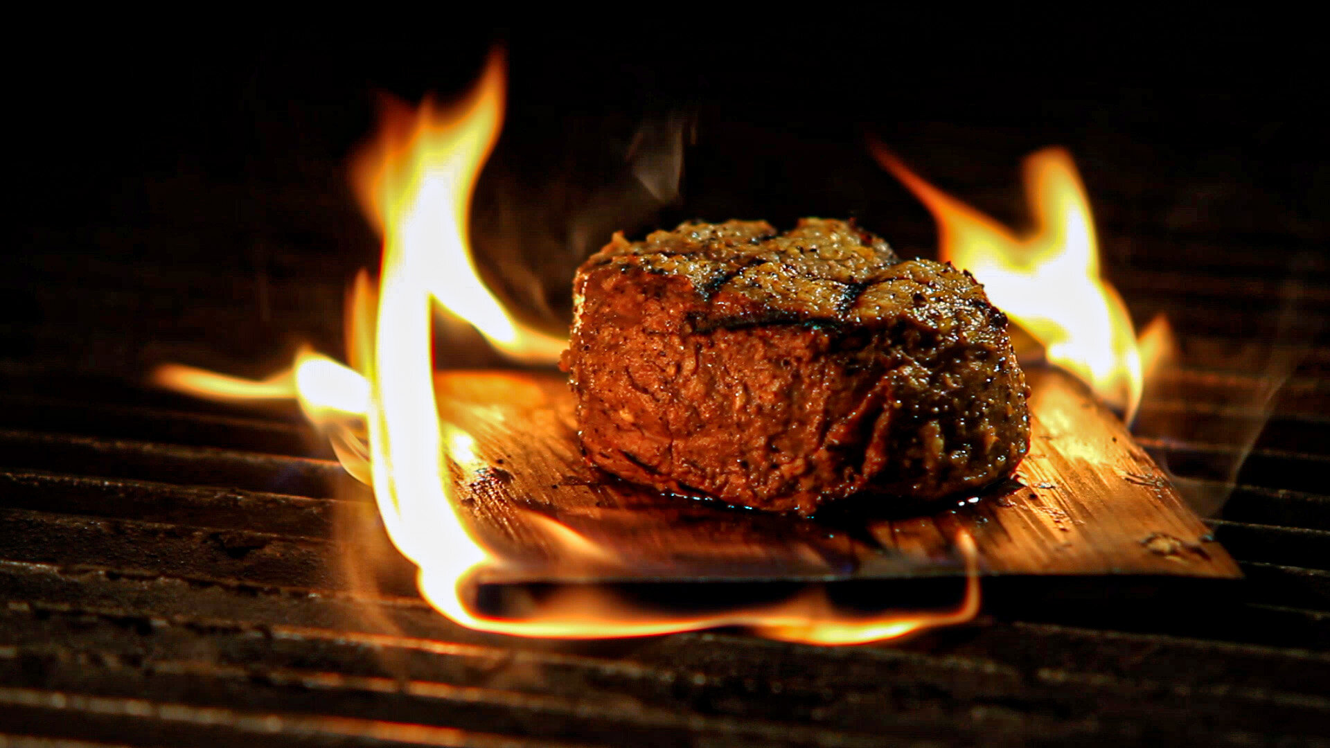 STEAK ON BOARD BURNING.MOV.MOV.00_00_14_04.Still001.jpg