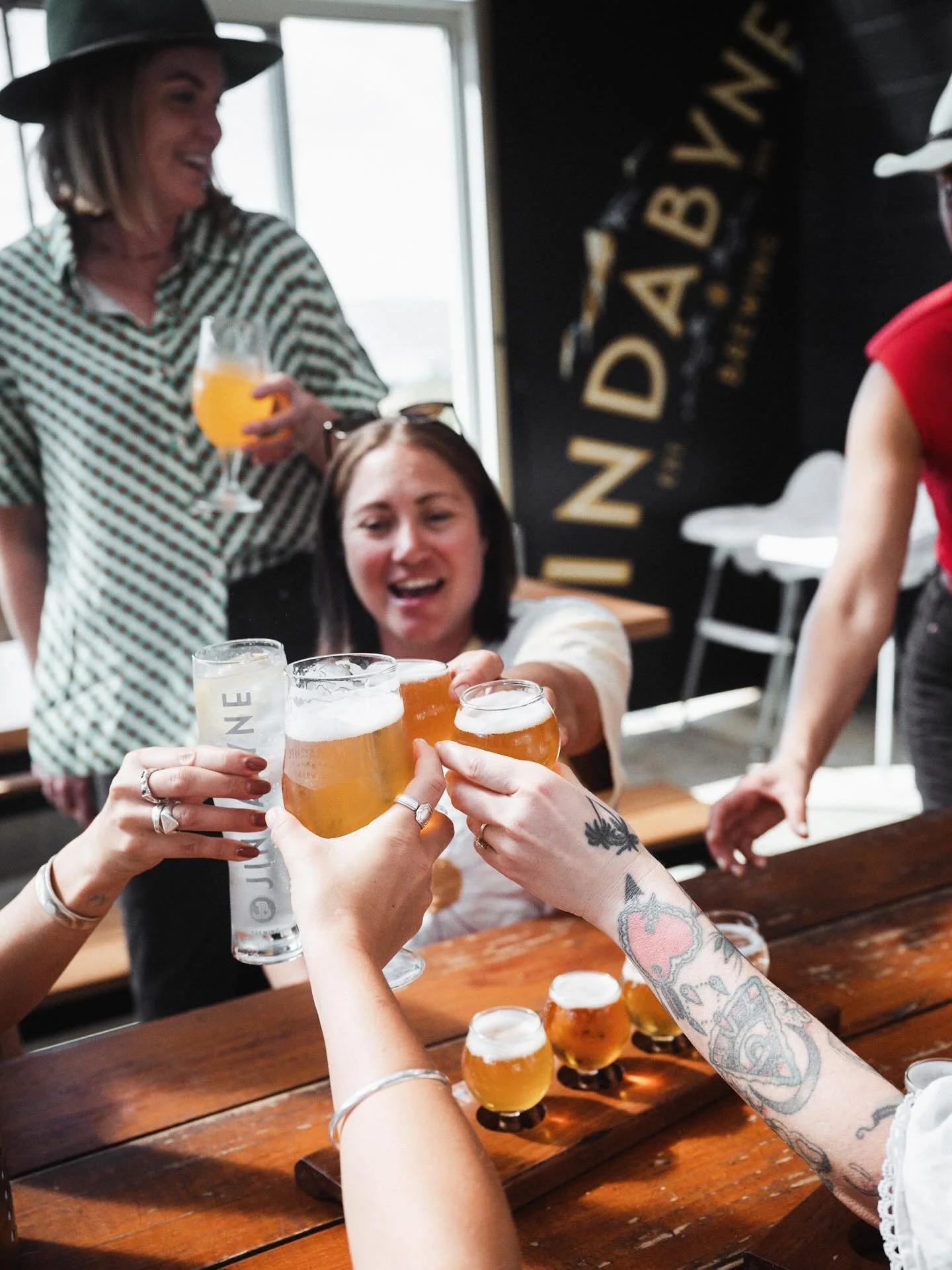 Cheers to local brews now pouring 7 days ππΌ
Hop on a @sipthesnowies tour this winter & soak up lake views & delicious brews @jindabynebrewing πΊ
See you at the bar π 
#jindabyne #snowymountainsnsw #craftbeer #seeaustralia #seensw #desti