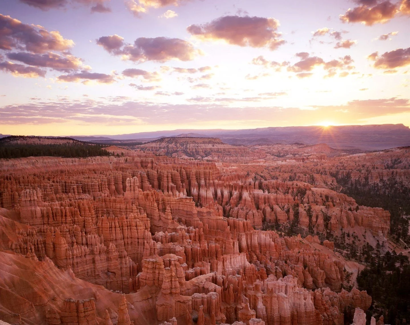 A Canyon Spirit journey isn&rsquo;t just about getting from A to B, it&rsquo;s about the incredible scenery unfolding outside your window. 🌄

✨ Highlights along the route include:
 🔹 Towering Rocky Mountain peaks rising over Denver
 🔹 Vast desert 
