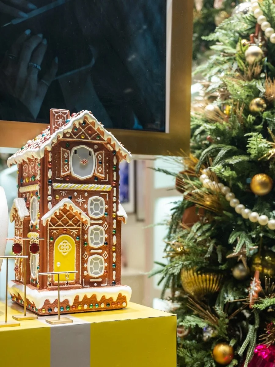Our final look at the @kendrascott 2025 Holiday rollout, we&rsquo;re still not over the magic we had the chance to bring to life with our longtime partners. 
&nbsp;
✨ 165 nationwide storefronts
✨ 5 major market flagships
✨ 1,578 hand-painted gingerbr