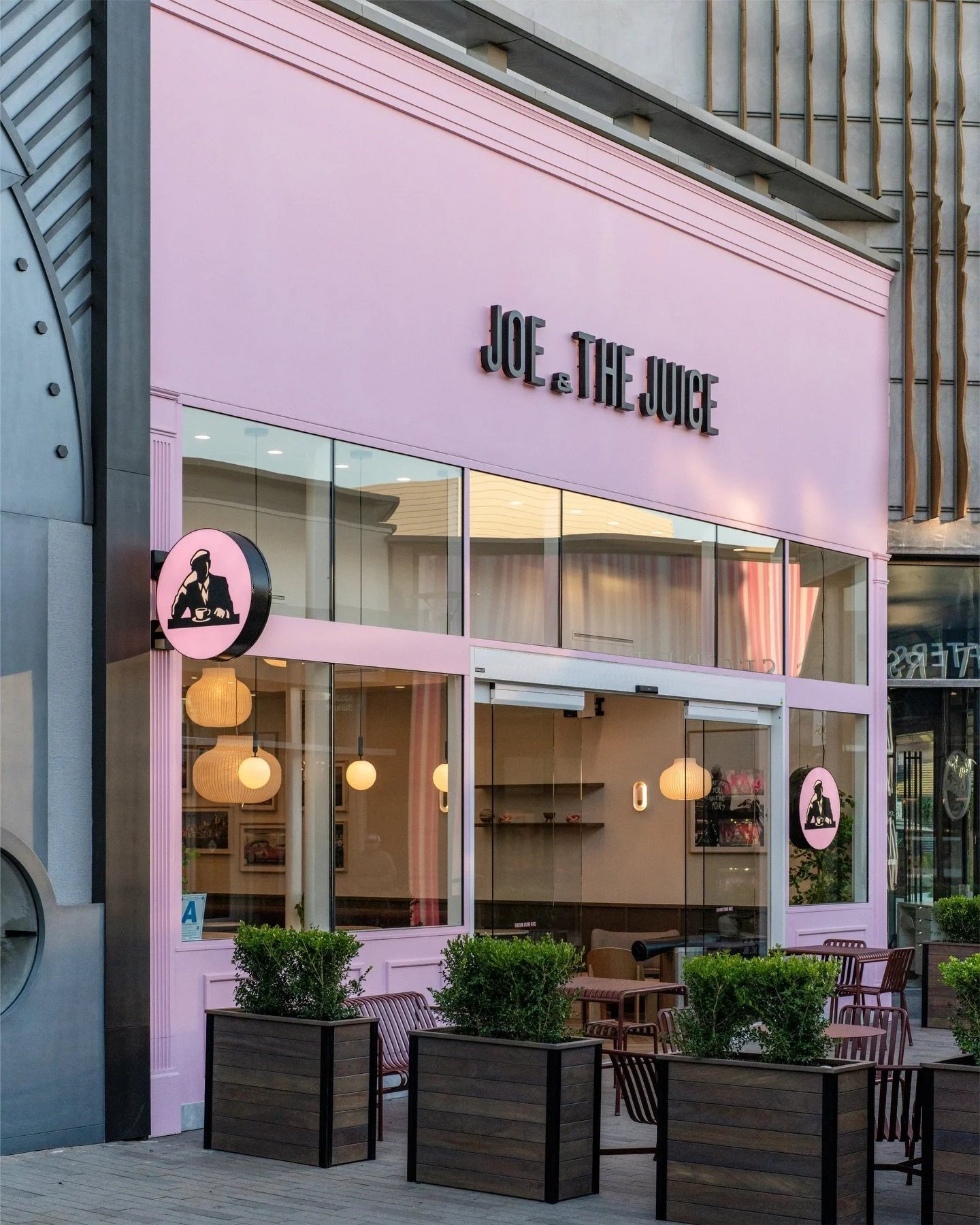 New Client Alert 🚨

We&rsquo;ve been partnering with @joeandthejuice as they expand across the West Coast to produce and install their interior and exterior illuminated signage that brings their signature energy (and pink) to the space.

#illuminate