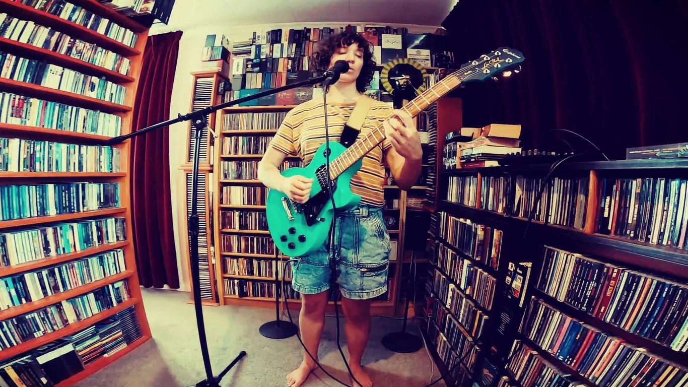 Samantha Josephine: Interview + EP 'Fly Bird Fly'