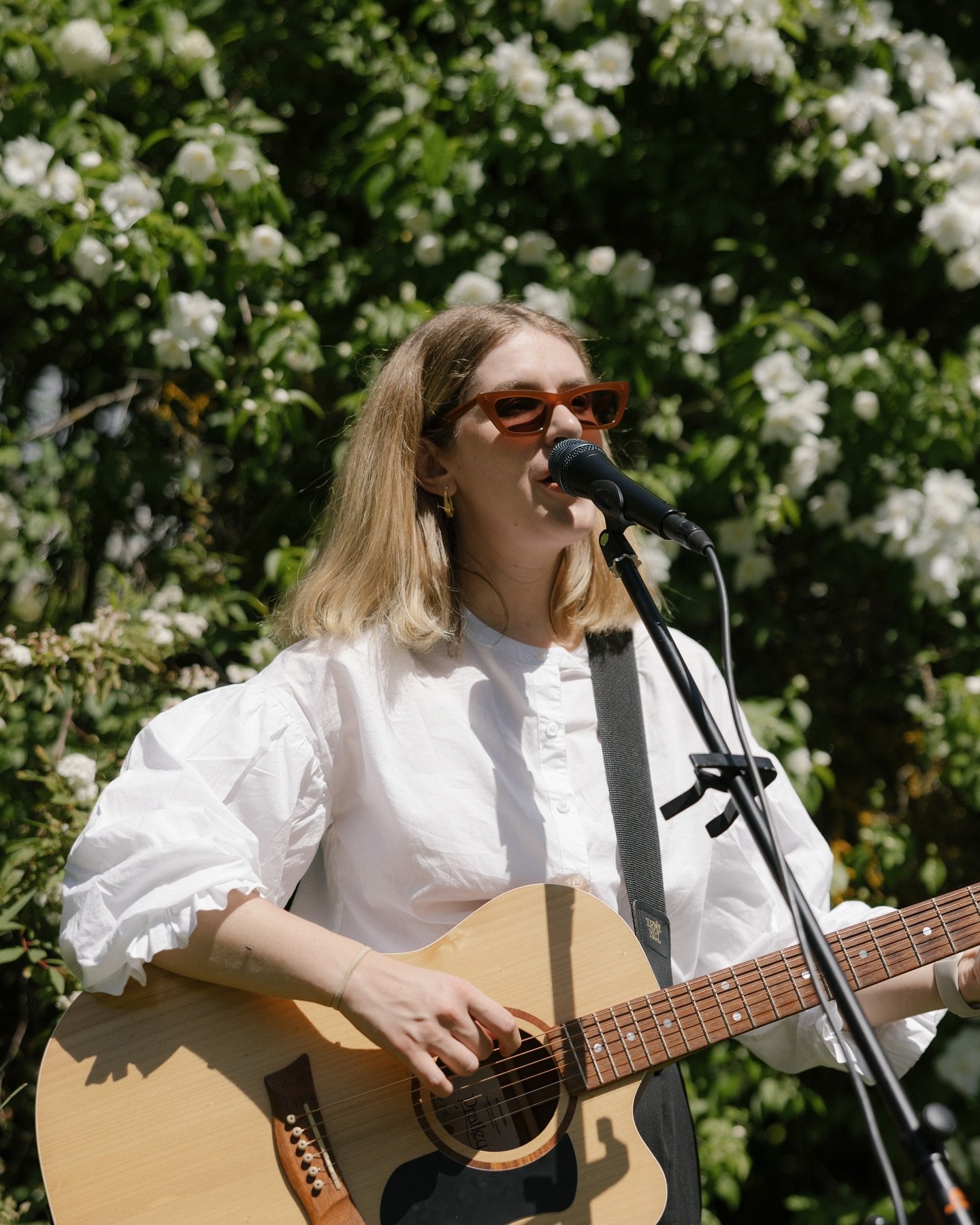 This weekend is definitely sauv blanc at @patritti_wines weather 🫶🏼

Playing tunes Sunday 12:30-4:30pm ✨

Thanks to the dream team at @gooddaydwyer for this pic from a recent wedding 🥰

#singer #musician #livemusic #adelaide #southaustralia #count