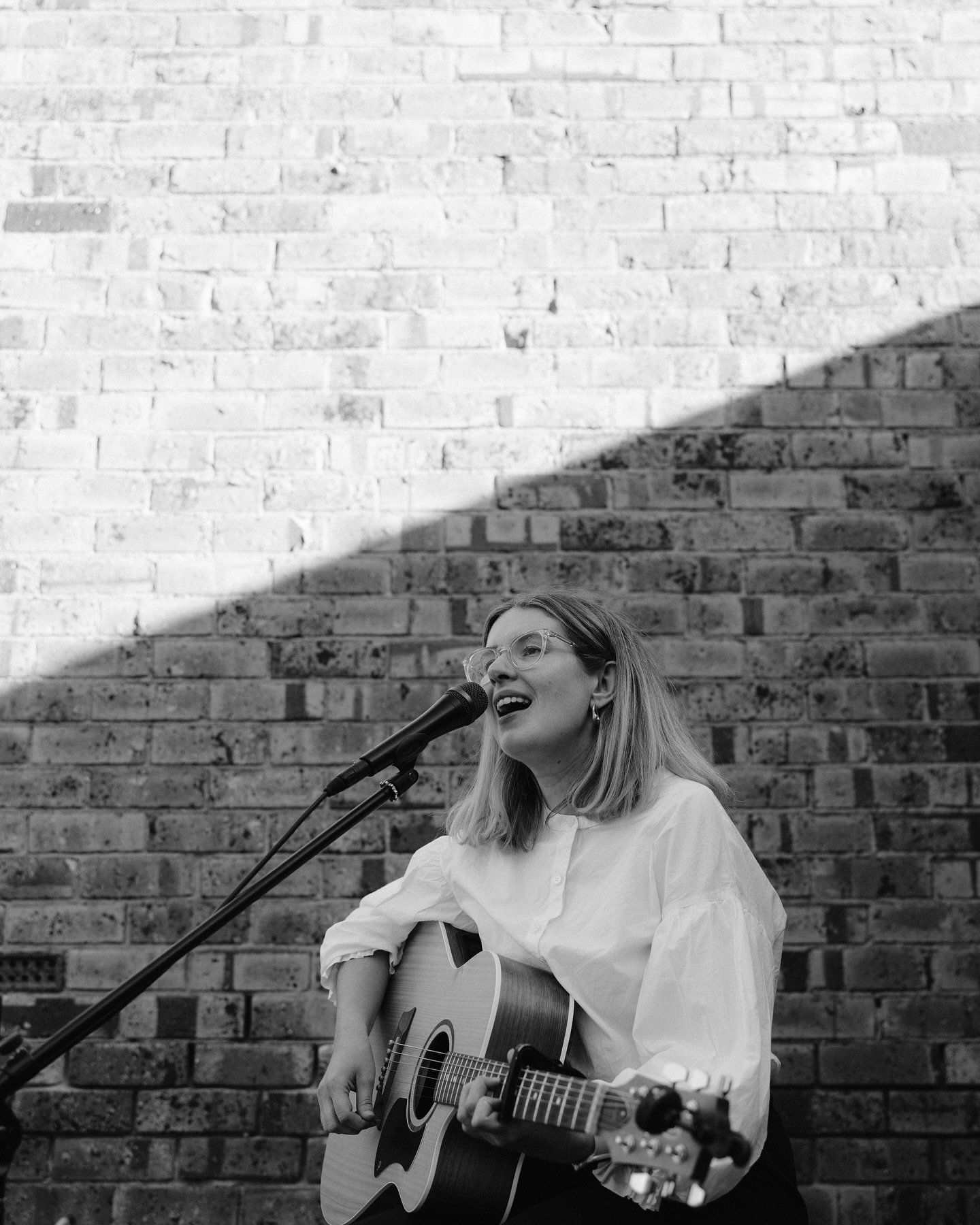 Playing @seacliffslsc today 3-6pm ✨

Thanks for the photo @gooddaydwyer 🫶🏼

#Singer #Musician #LiveMusic #Adelaide #SouthAustralia