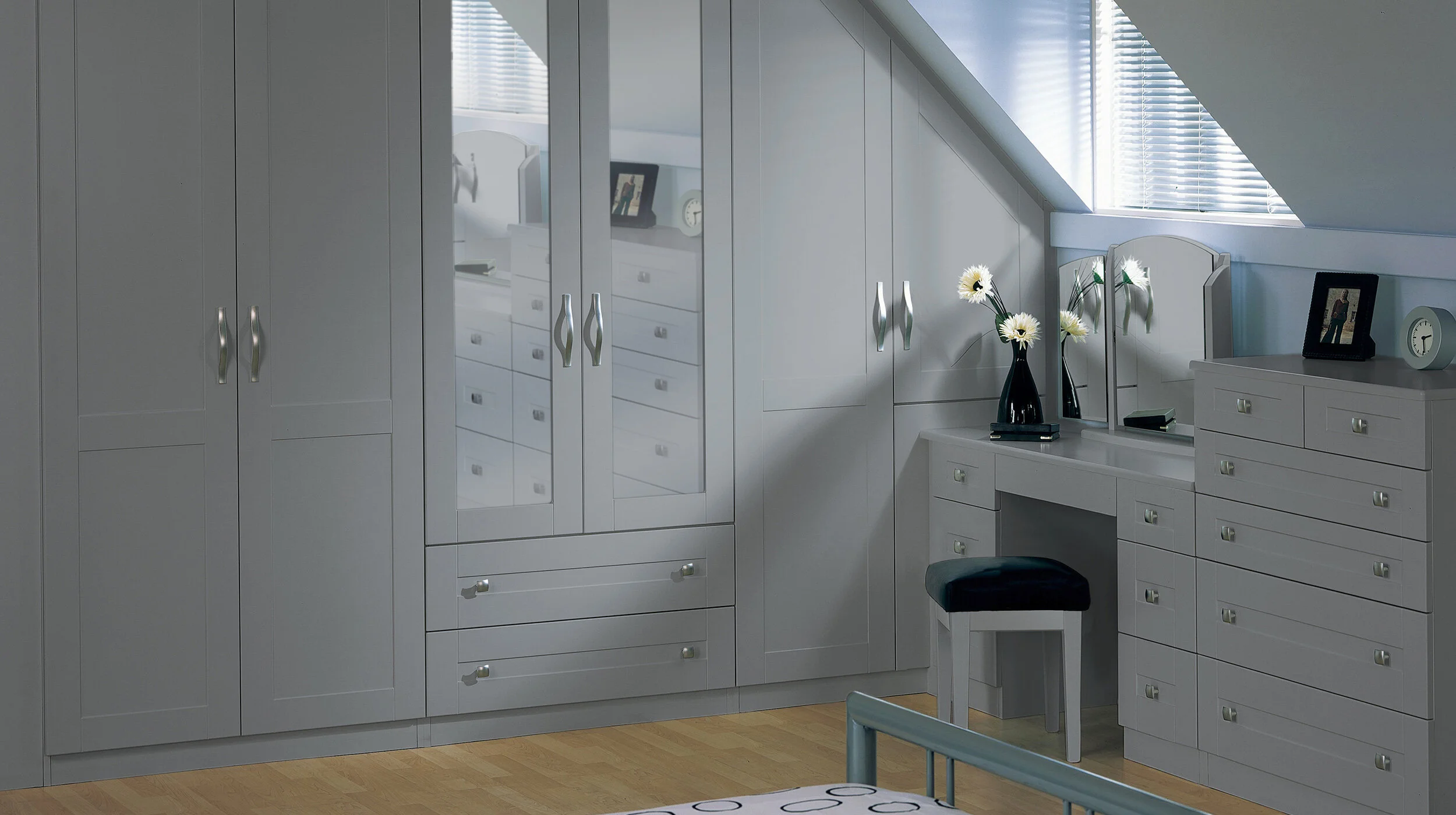 portland_dust_grey_angled_bedroom_h26_h27_langdon.jpg