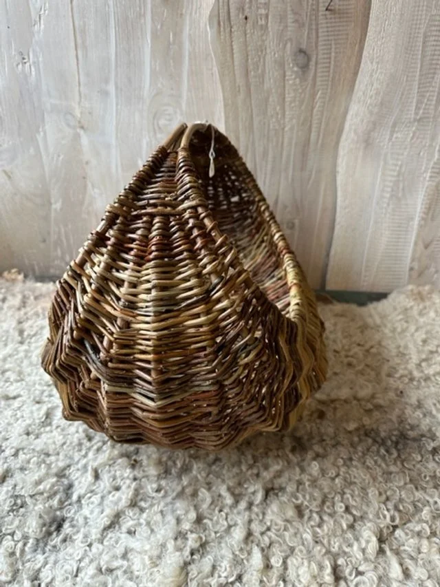 how to make a hen or granny basket.jpg