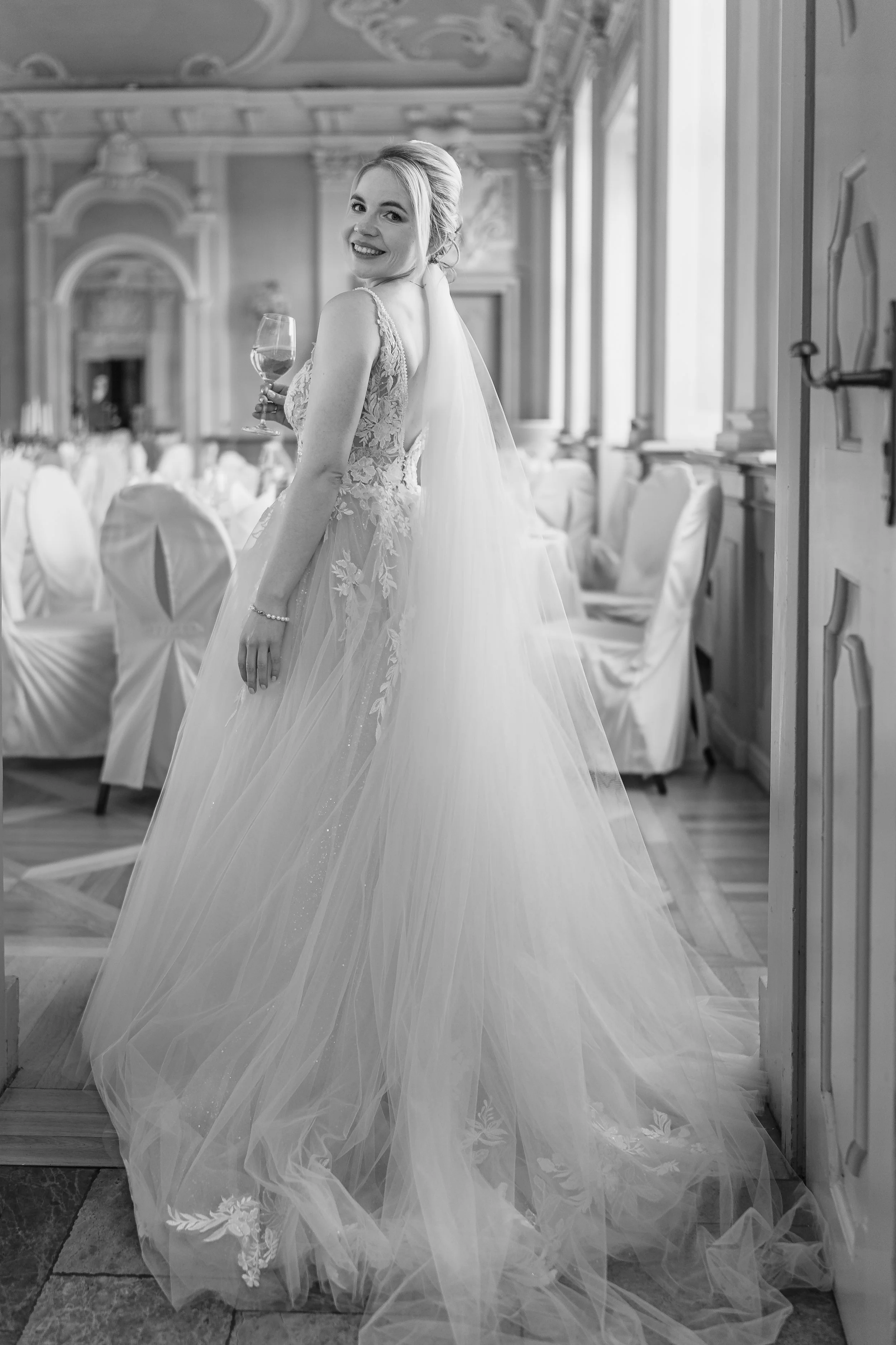 Zeitlose Hochzeitsreportagen in Frankfurt am Main. Fotografiert von Hochzeitsfotograf.