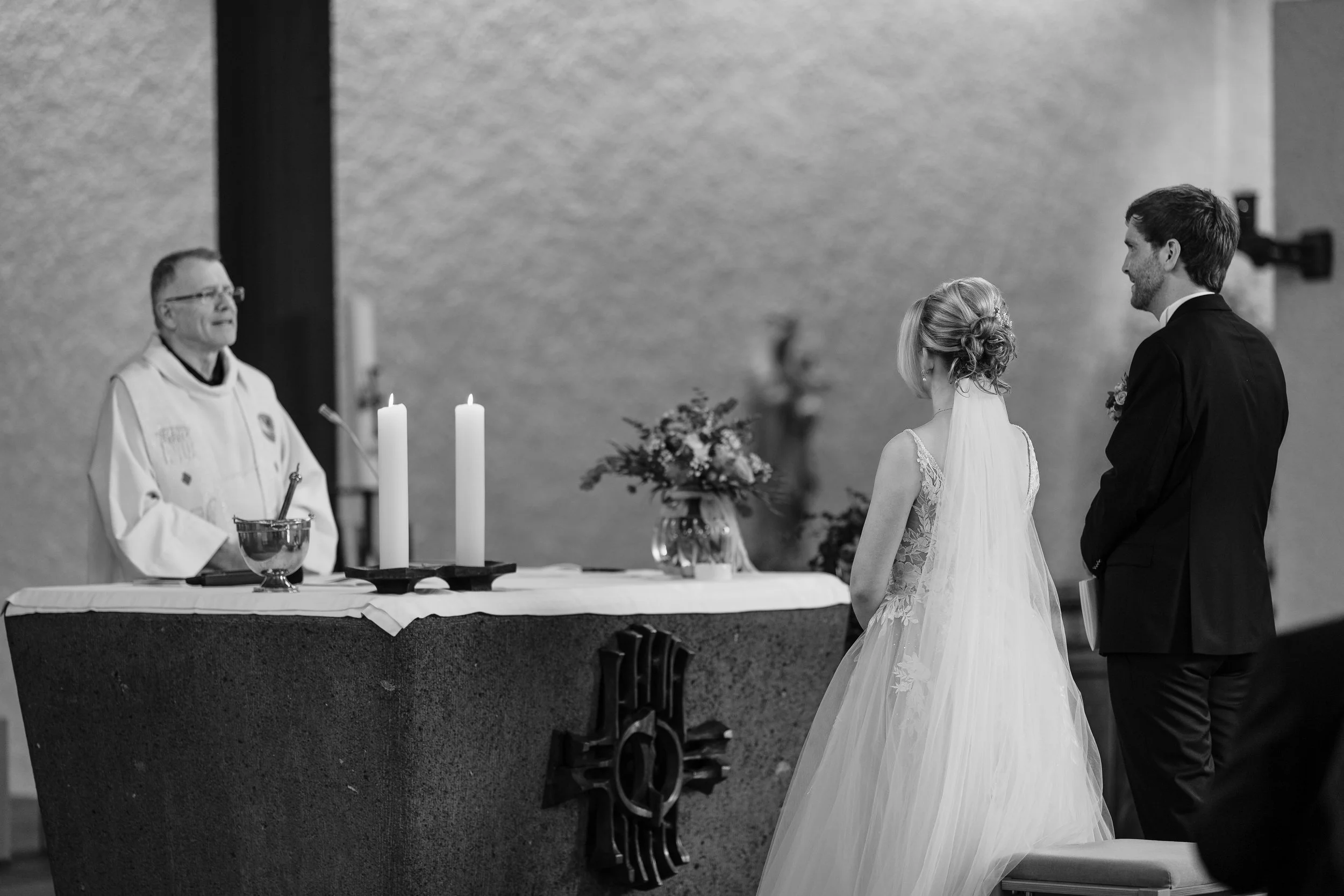 Zeitlose Hochzeitsreportagen in Frankfurt am Main. Fotografiert von Hochzeitsfotograf.