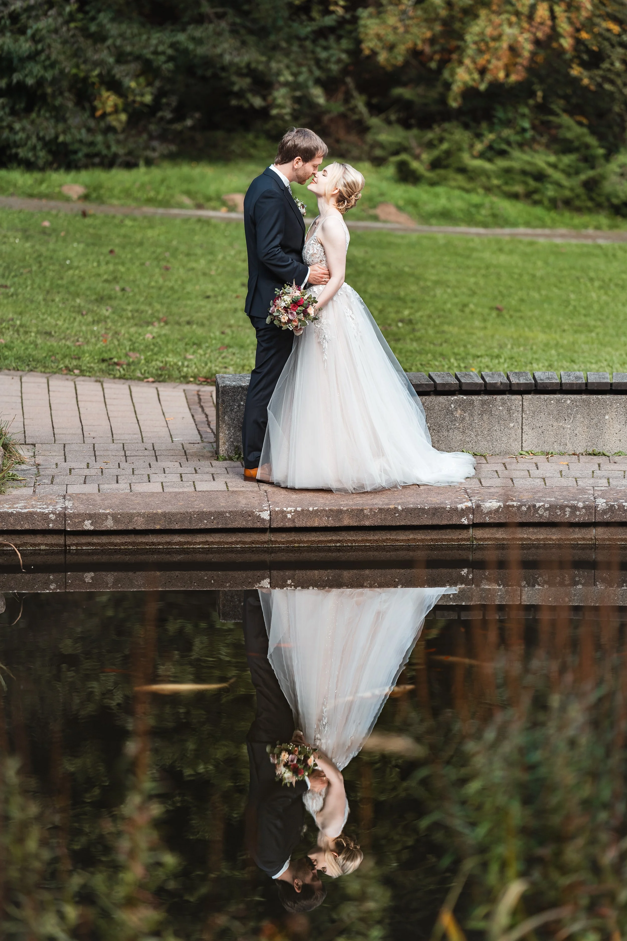 Zeitlose Hochzeitsreportagen in Frankfurt am Main. Fotografiert von Hochzeitsfotograf.
