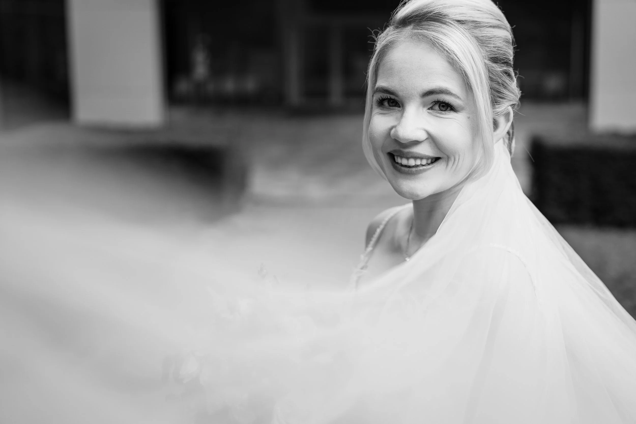 Zeitlose Hochzeitsreportagen in Frankfurt am Main. Fotografiert von Hochzeitsfotograf.