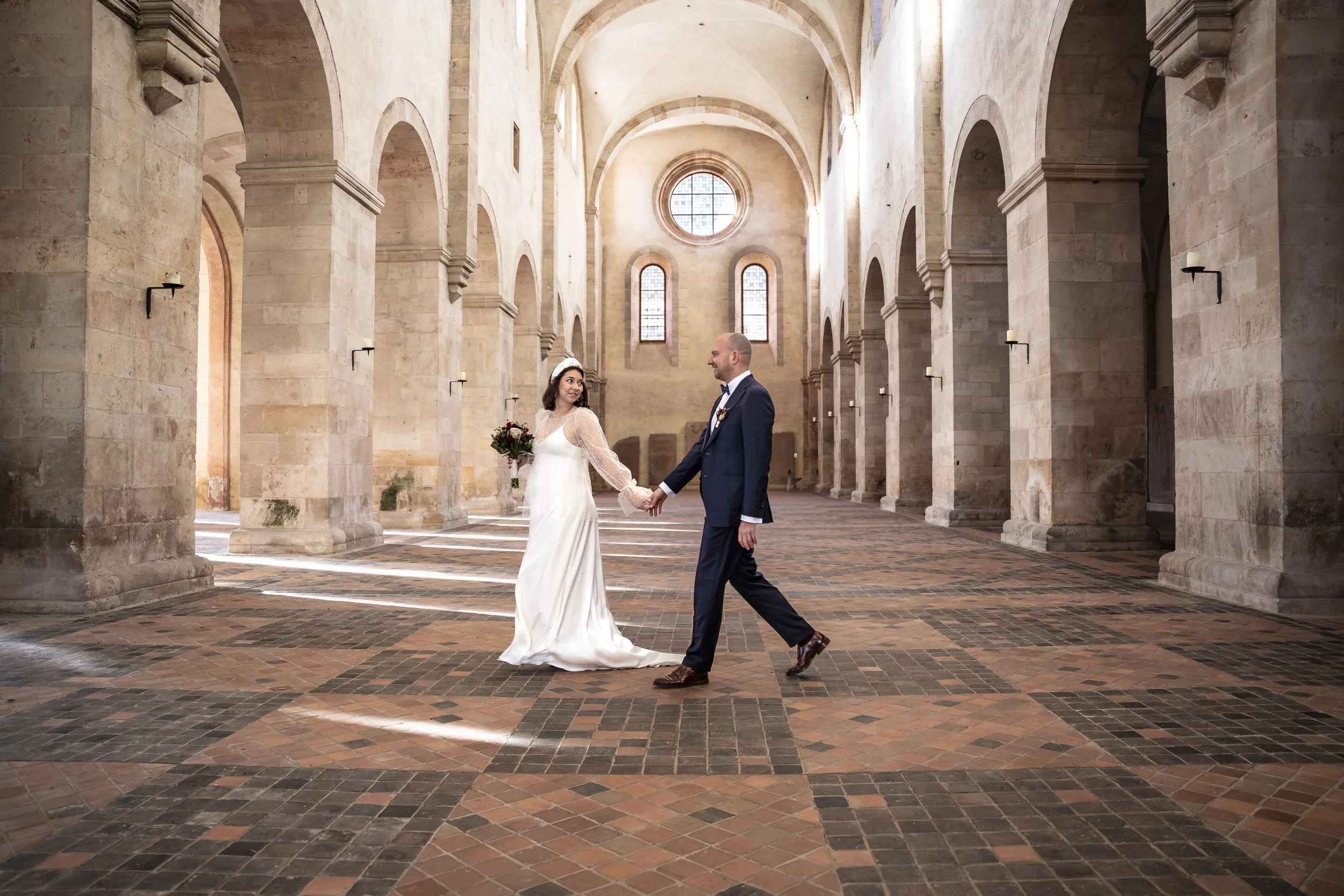 Brautpaarshooting und Hochzeitsfotografie Basilika Kloster Eberbach