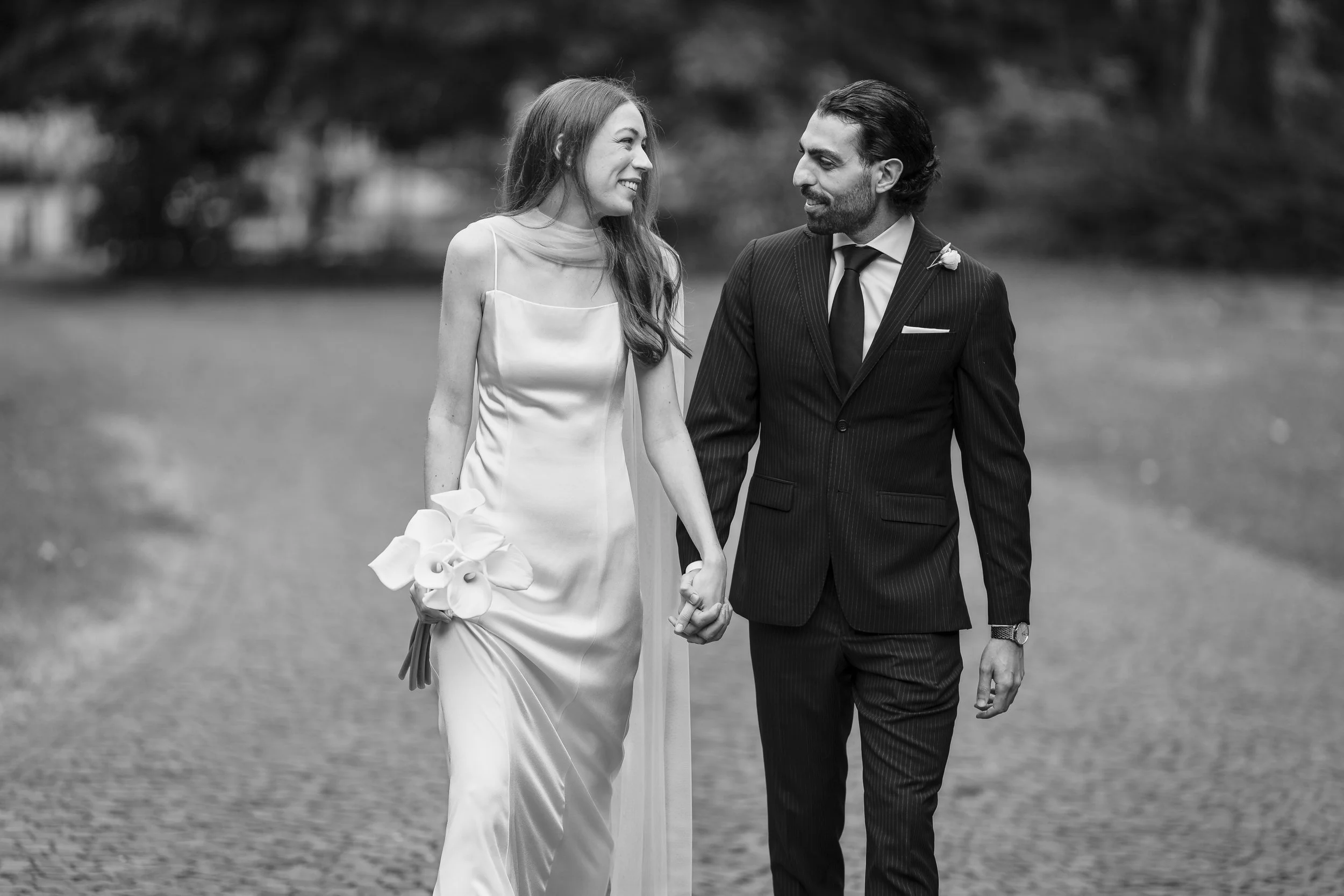 Zeitlose Hochzeitsreportagen in Frankfurt am Main. Fotografiert von Hochzeitsfotograf.