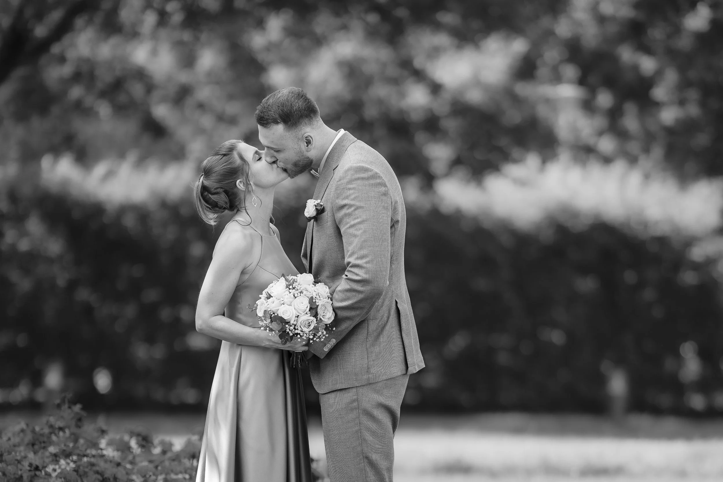 Hochzeitsfotograf Frankfurt am Main. Zeitlose und hochwertige Hochzeitsreportagen in Frankfurt und Hessen.