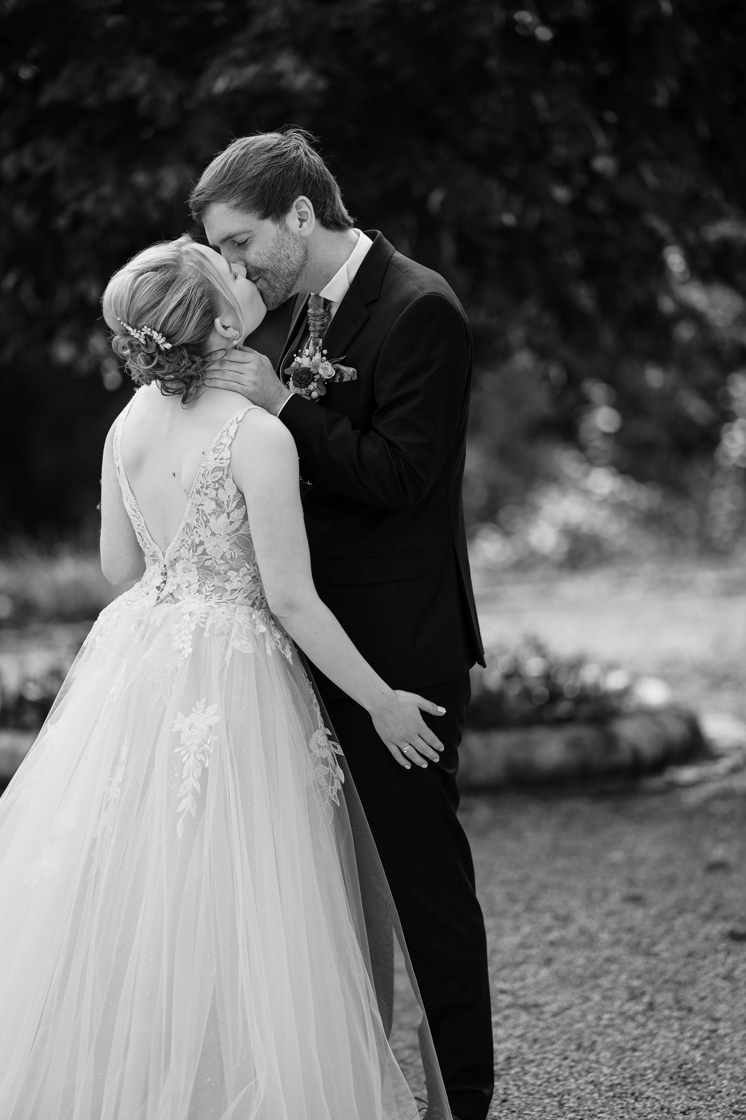 Zeitlose Hochzeitsreportagen in Frankfurt am Main. Fotografiert von Hochzeitsfotograf.