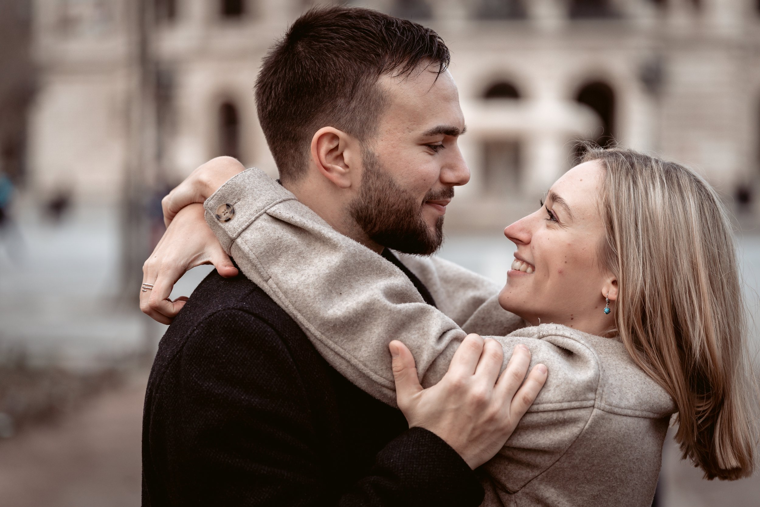 Paarshooting Frankfurt am Main. Paarshooting Alte Oper Frankfurt am Main. Hochzeitsfotograf Frankfurt.