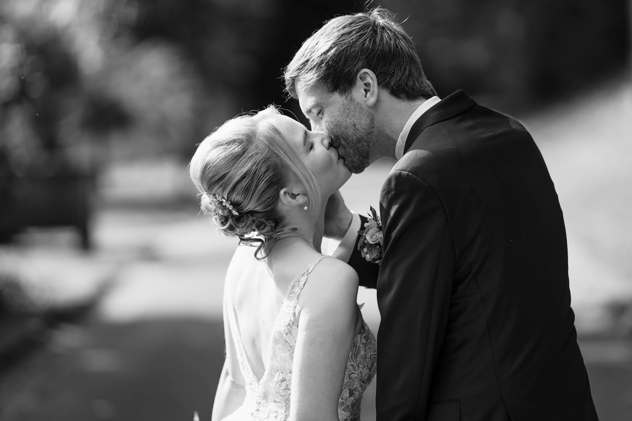 Zeitlose Hochzeitsreportagen in Frankfurt am Main. Fotografiert von Hochzeitsfotograf.