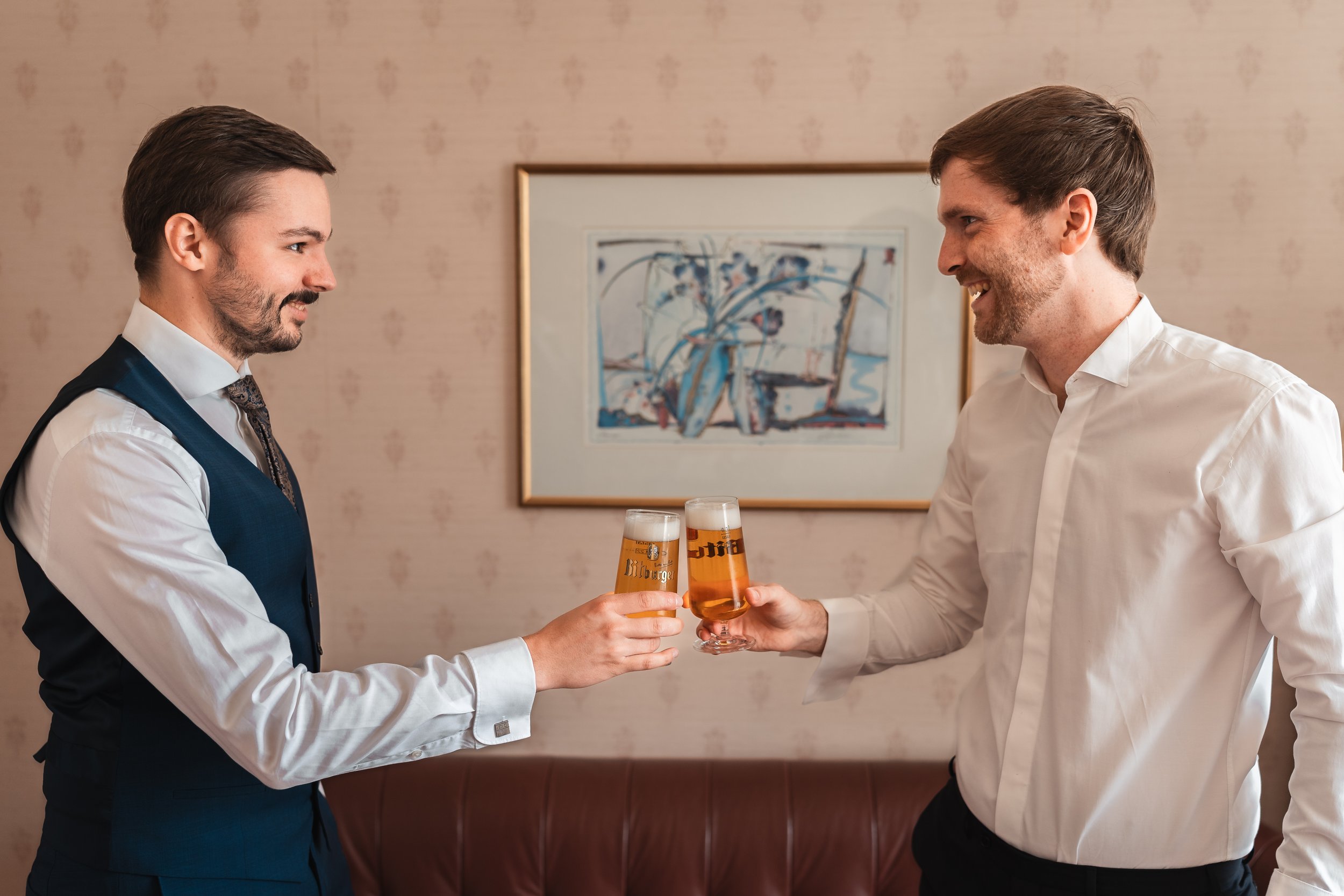 Zeitlose Hochzeitsreportagen in Frankfurt am Main. Fotografiert von Hochzeitsfotograf.