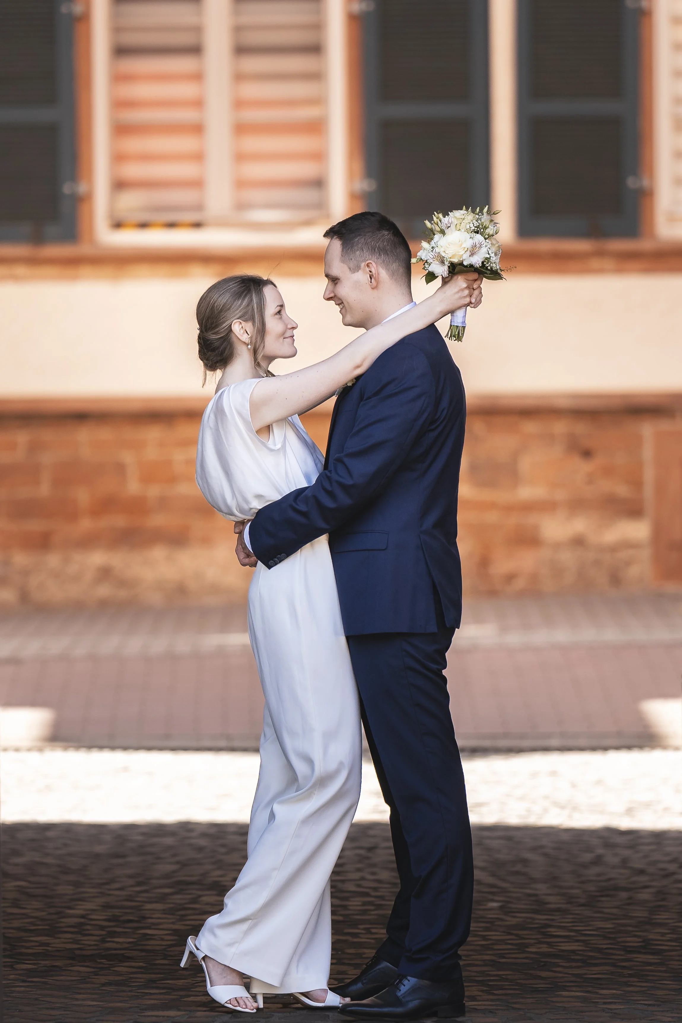 Zeitlose Hochzeitsreportagen in Frankfurt am Main. Fotografiert von Hochzeitsfotograf.