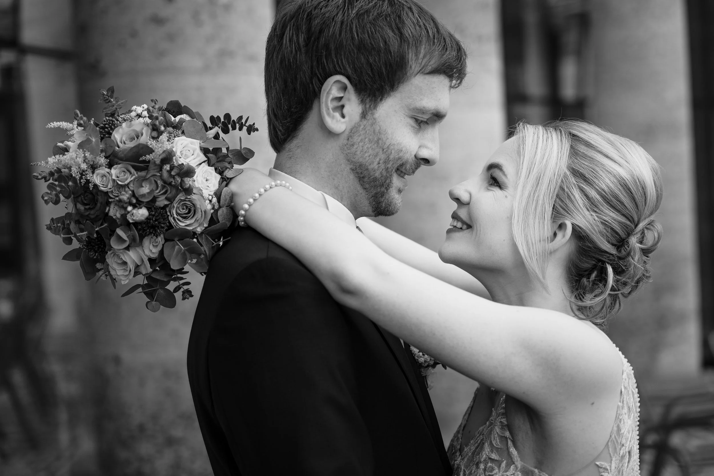 Zeitlose Hochzeitsreportagen in Frankfurt am Main. Fotografiert von Hochzeitsfotograf.