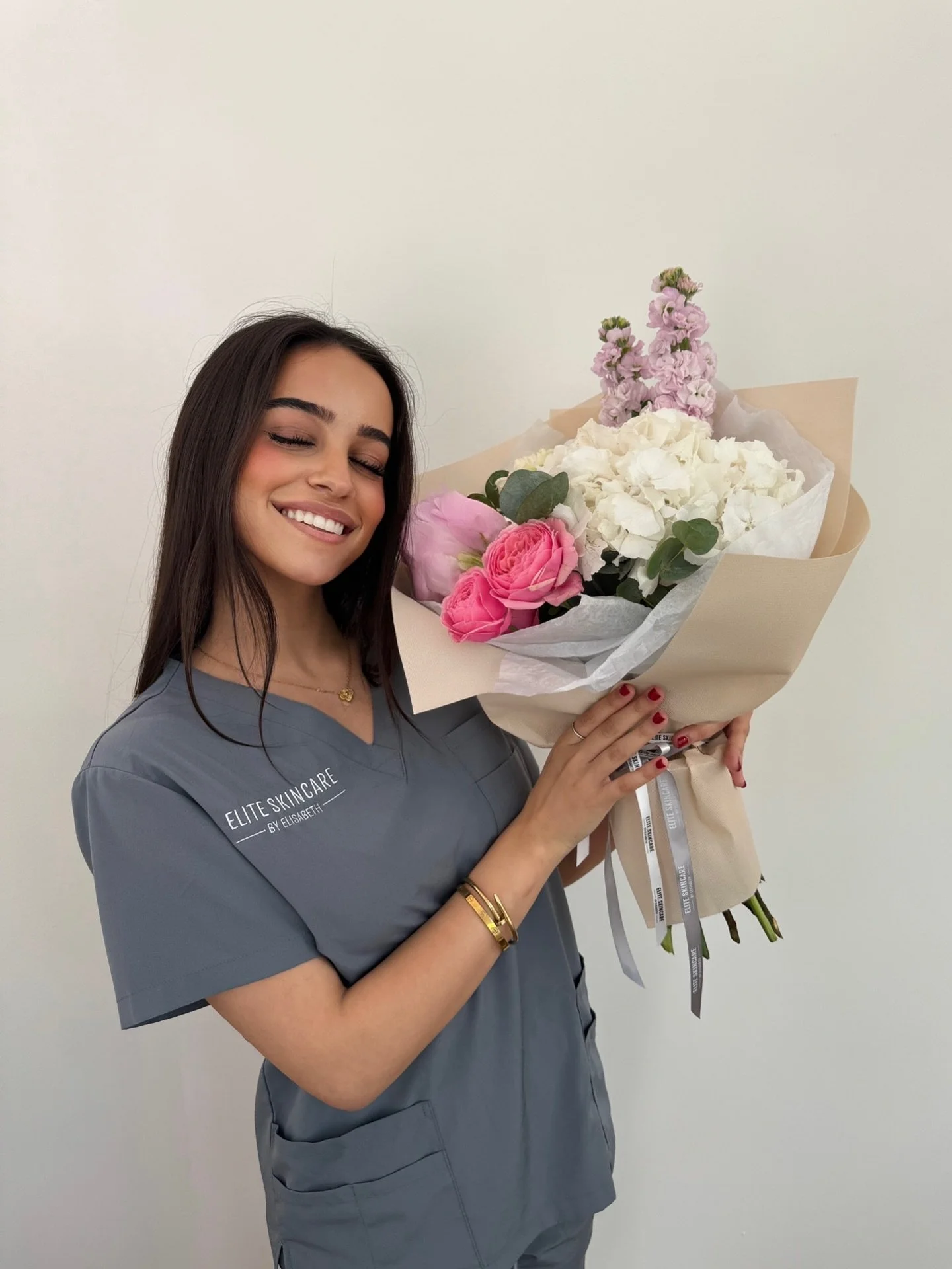 Sommer @elite_skincare_by_elisabeth 
Erleben Sie verwöhnende Gesichts- und Körperbehandlungen, die Ihre Haut strahlen lassen und für nachhaltige Pflege sorgen. Gönnen Sie sich exklusive Momente der Entspannung und Pflege –