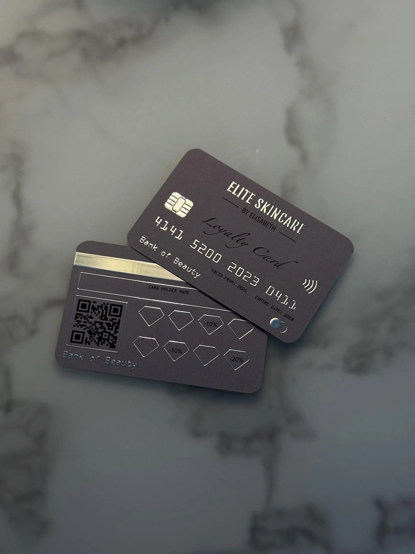 ✨ Unsere neue, exklusive Bonus-Karte ist da! 
So etwas habt ihr noch nie gesehen – einzigartig, stilvoll und nur für unsere treuen Kundinnen und Kunden. 💎
Wir freuen uns riesig, euch diese wunderschönen Karten zu überreichen un