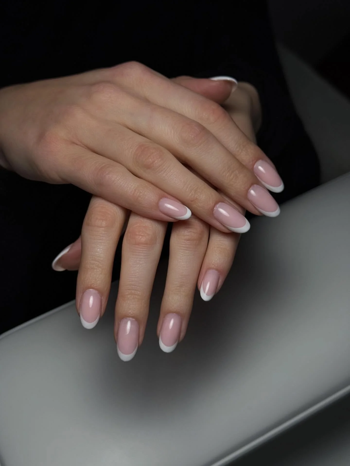 ELITE NOVEMBER NAILS &ndash; Der Monat f&uuml;r elegante Perfektion 

Der November bringt nicht nur k&auml;ltere Tage, sondern auch eine neue Saison voller stilvoller Nailtrends.
In unserem ELITE Nail Studio setzen wir diesen Monat auf edle, klare Li