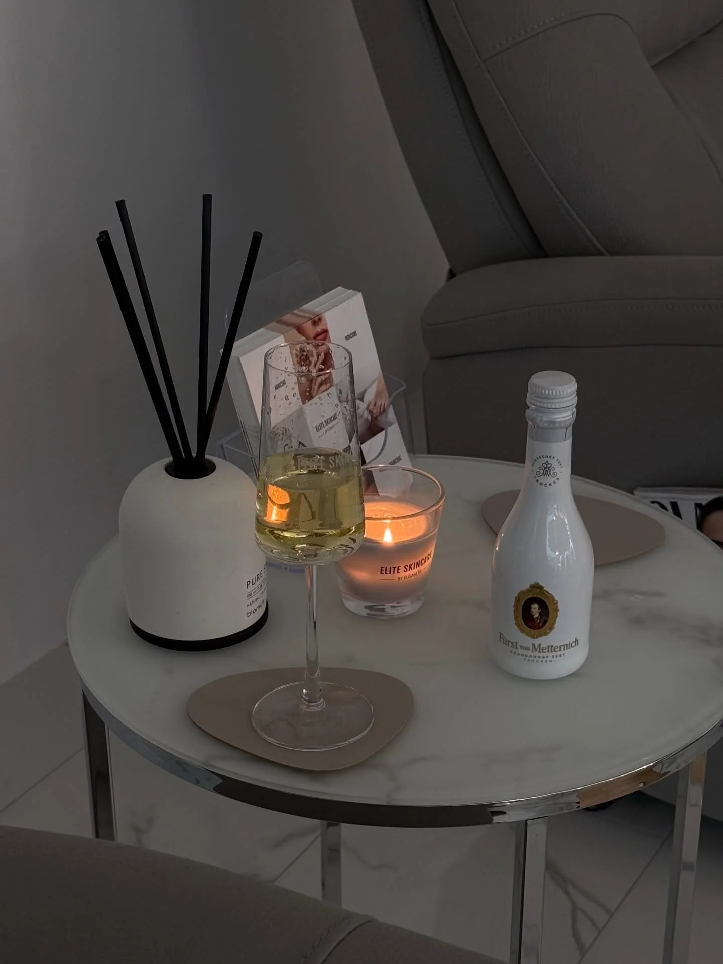 Professionelle Pflege von Kopf bis Fu&szlig; bei Elite Skincare 

Individuell abgestimmte Gesichtsbehandlungen mit hochwertigen Wirkstoffen f&uuml;r ein sichtbar verbessertes Hautbild.

Erg&auml;nzend bieten wir pr&auml;zise Manik&uuml;re und gepfleg