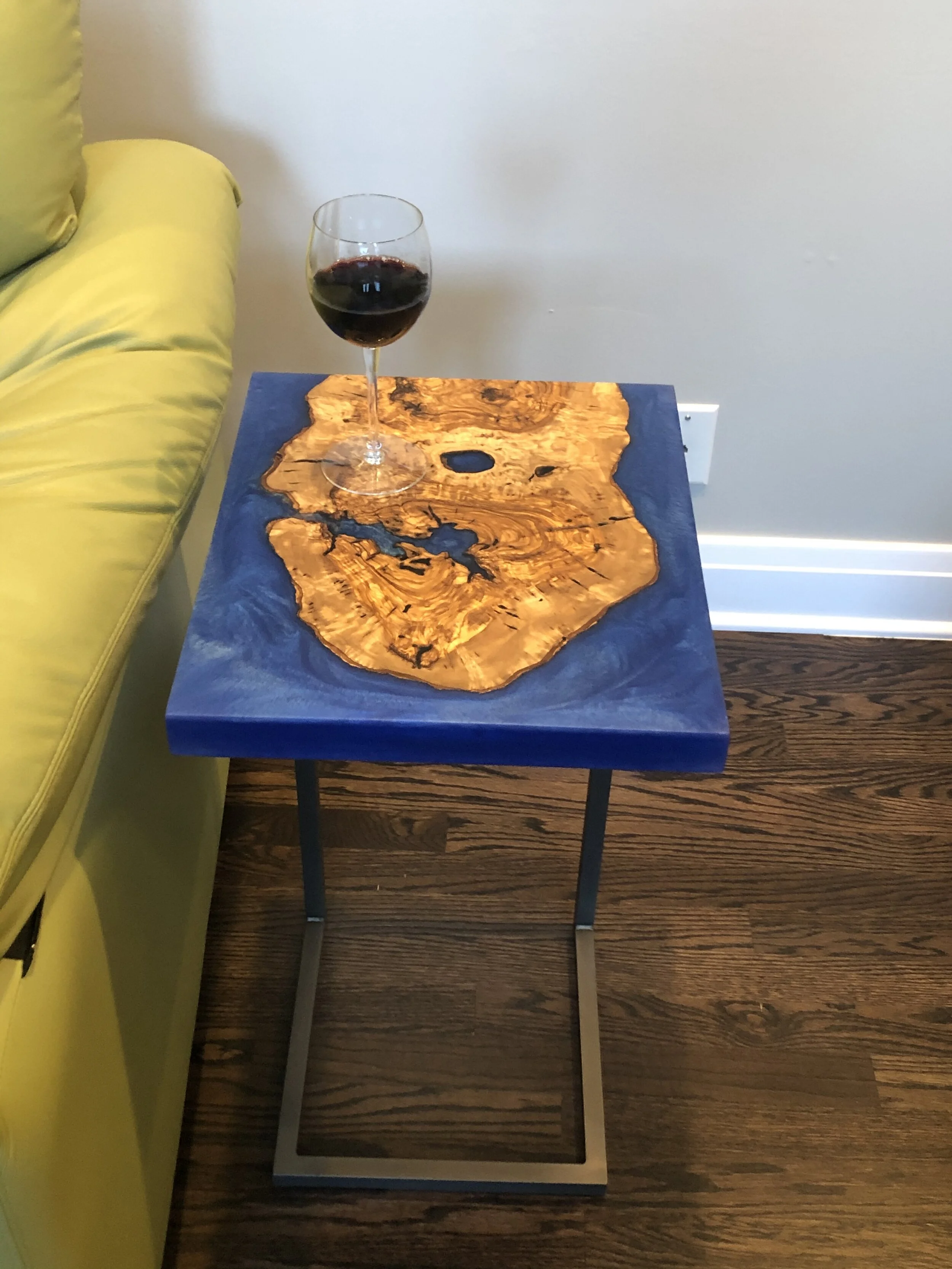 End table - olive wood in blue metallic resin