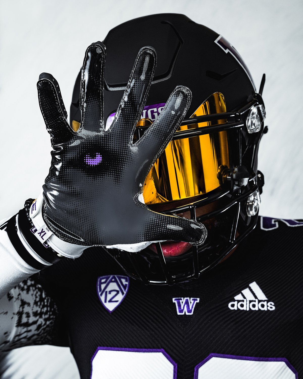 UWFB2021_Dawg_Uniform_FINAL_4x5 (15 of 17).jpg