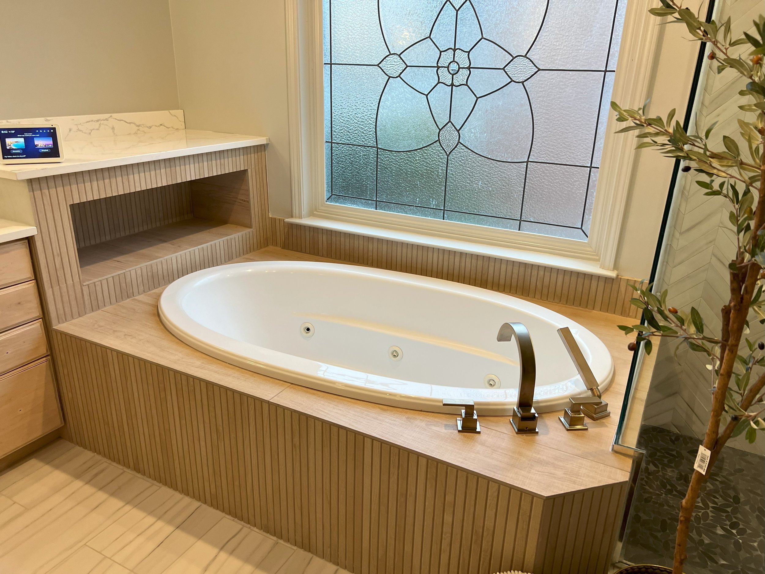 Bolden Tub tiles with shelf.jpeg