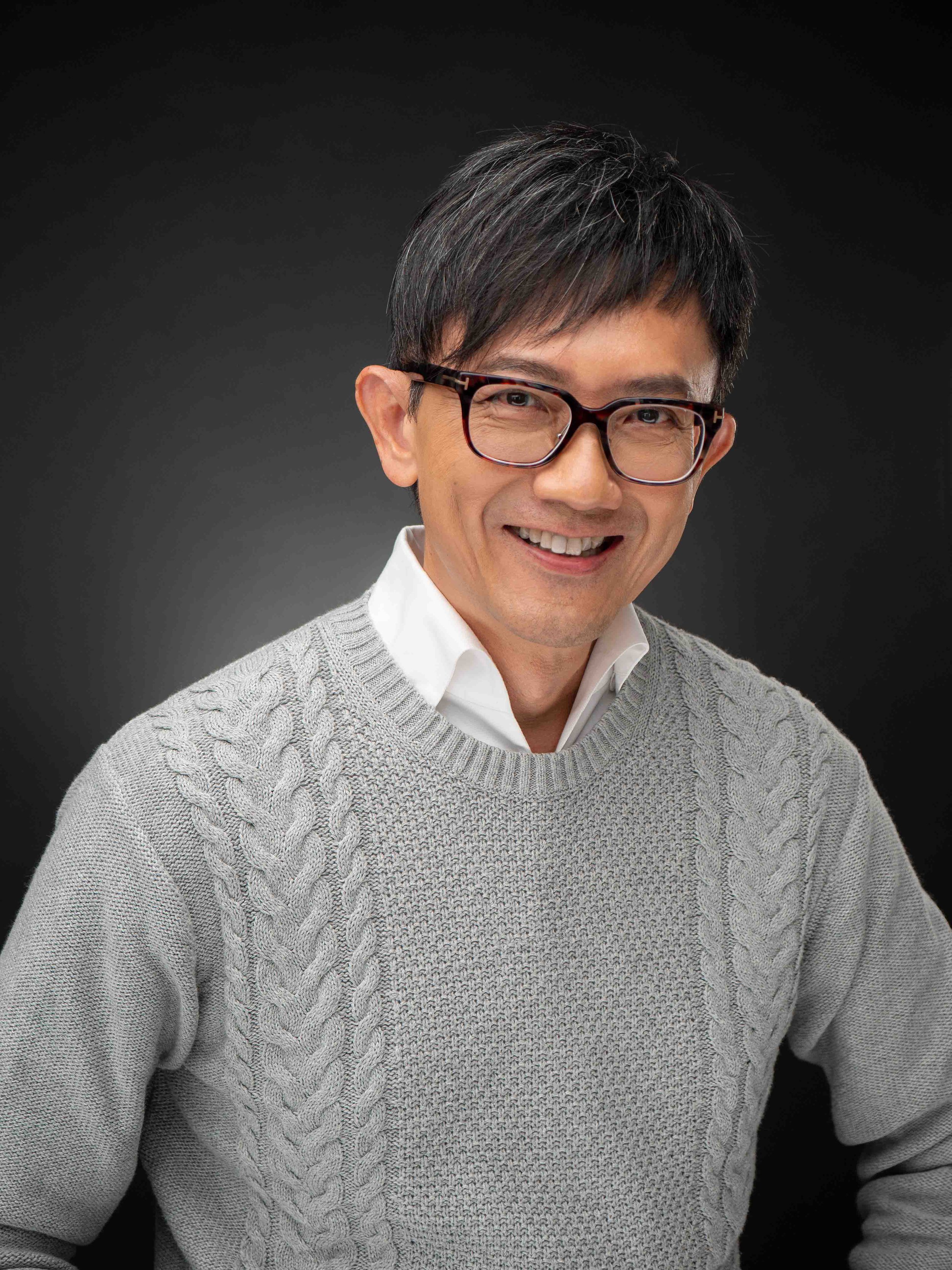 corporate headshot in Singapore of Leslie Chia Pimabs, during a professional photo shoot at a photo studio near you