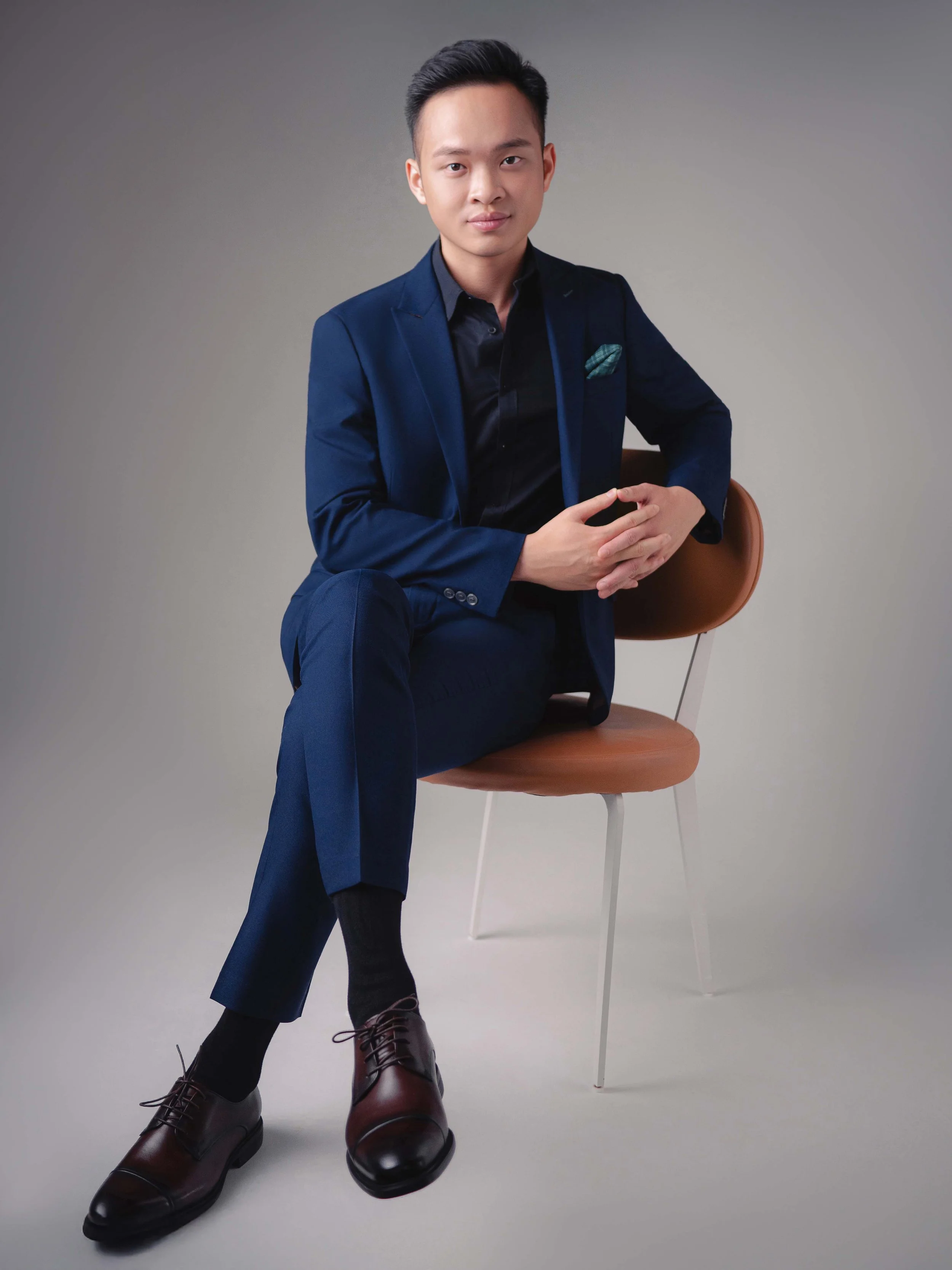 caius chew corporate headshot singapore, professional photo shoot for personal branding at Terra photo studio