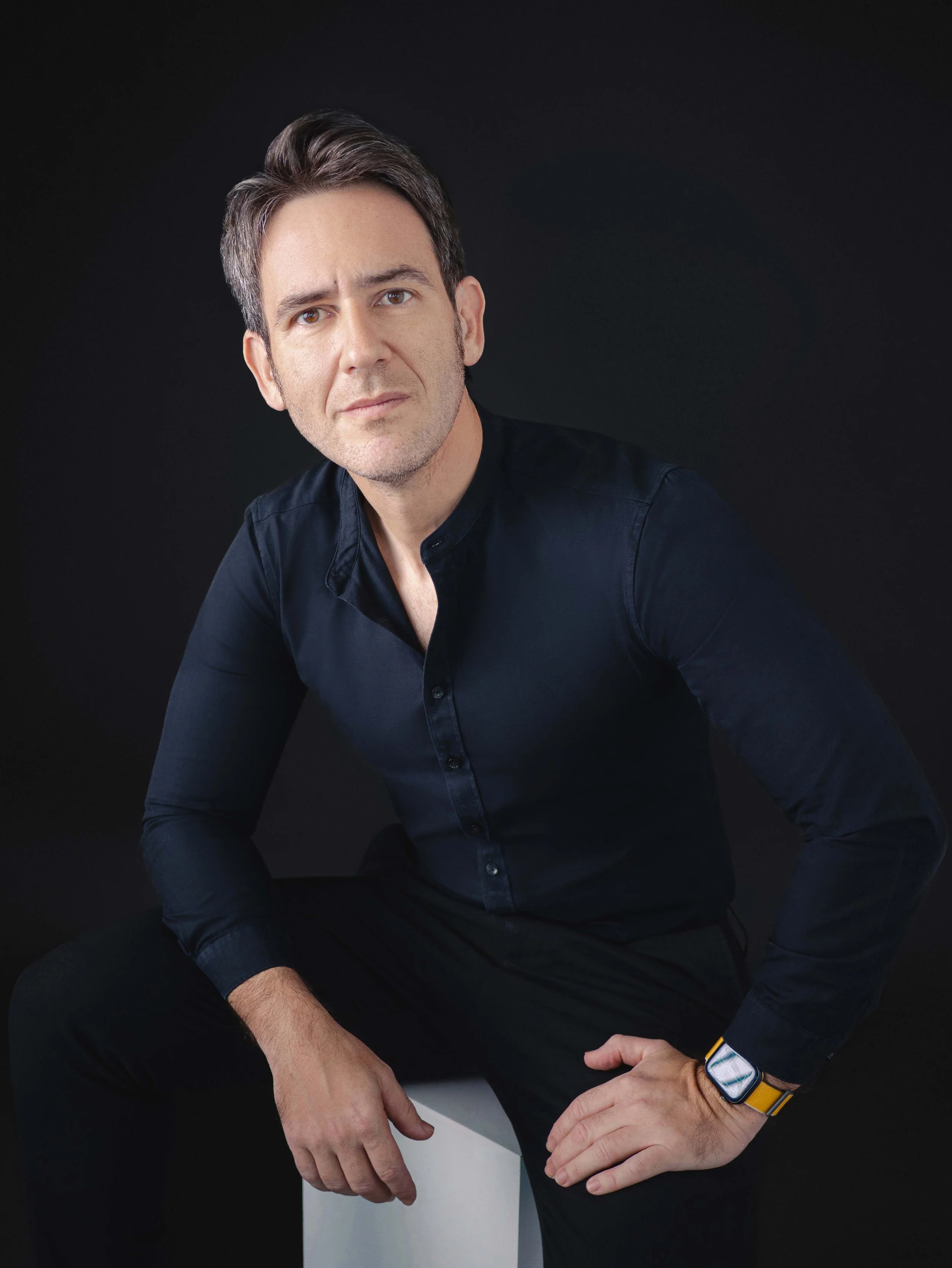 carlos professional corporate headshot singapore, professional photo shoot for personal branding at Terra headshot photo studio