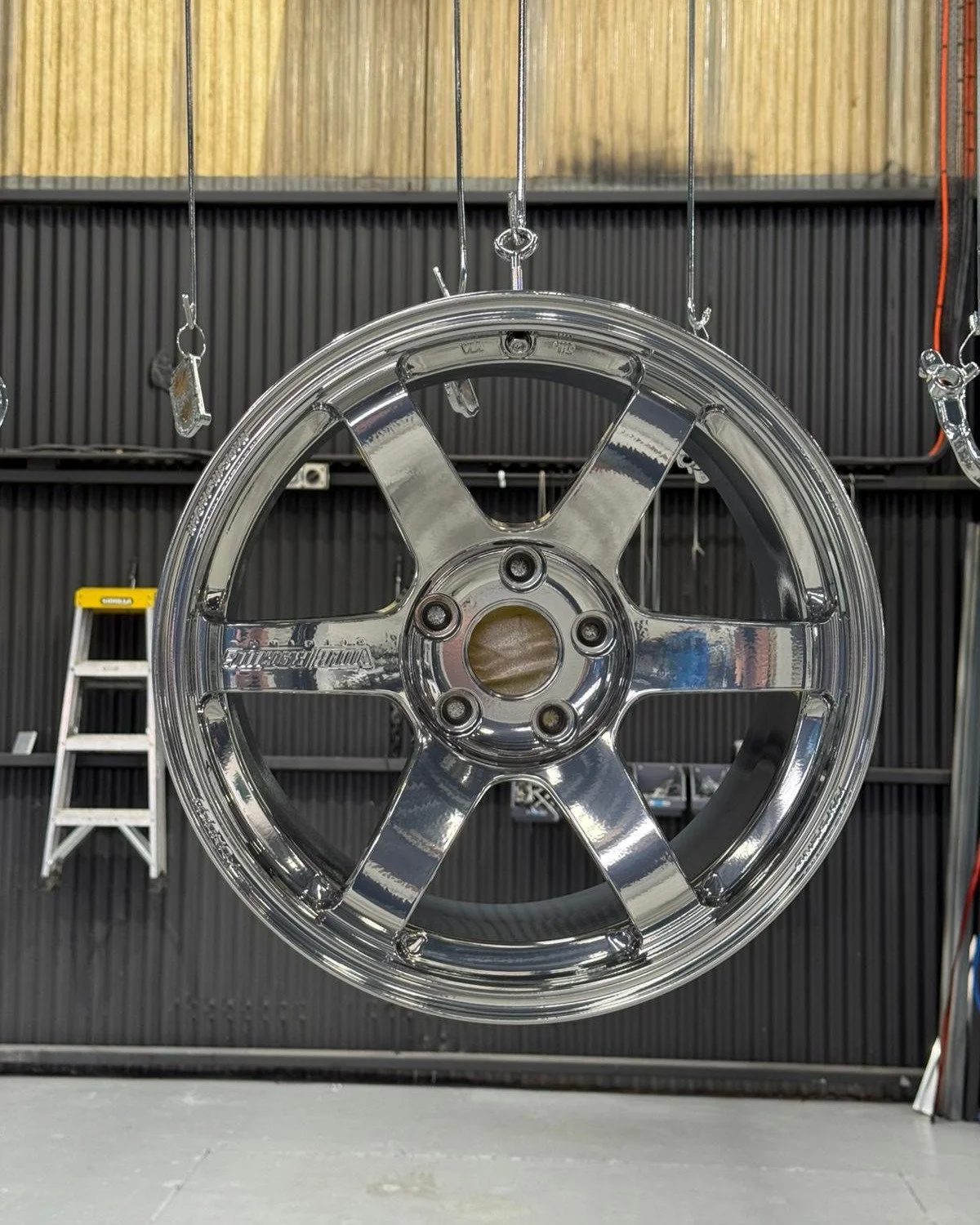It ain't true Chrome, but boy it's close! We've wanted to try chrome powdercoat for years now, so when a few TE37's needed a touch up, we sent them down to @precisioncoatingsnsw. They turned out SICK! 

Stoked on the new look for the @CarShopTanoshi 