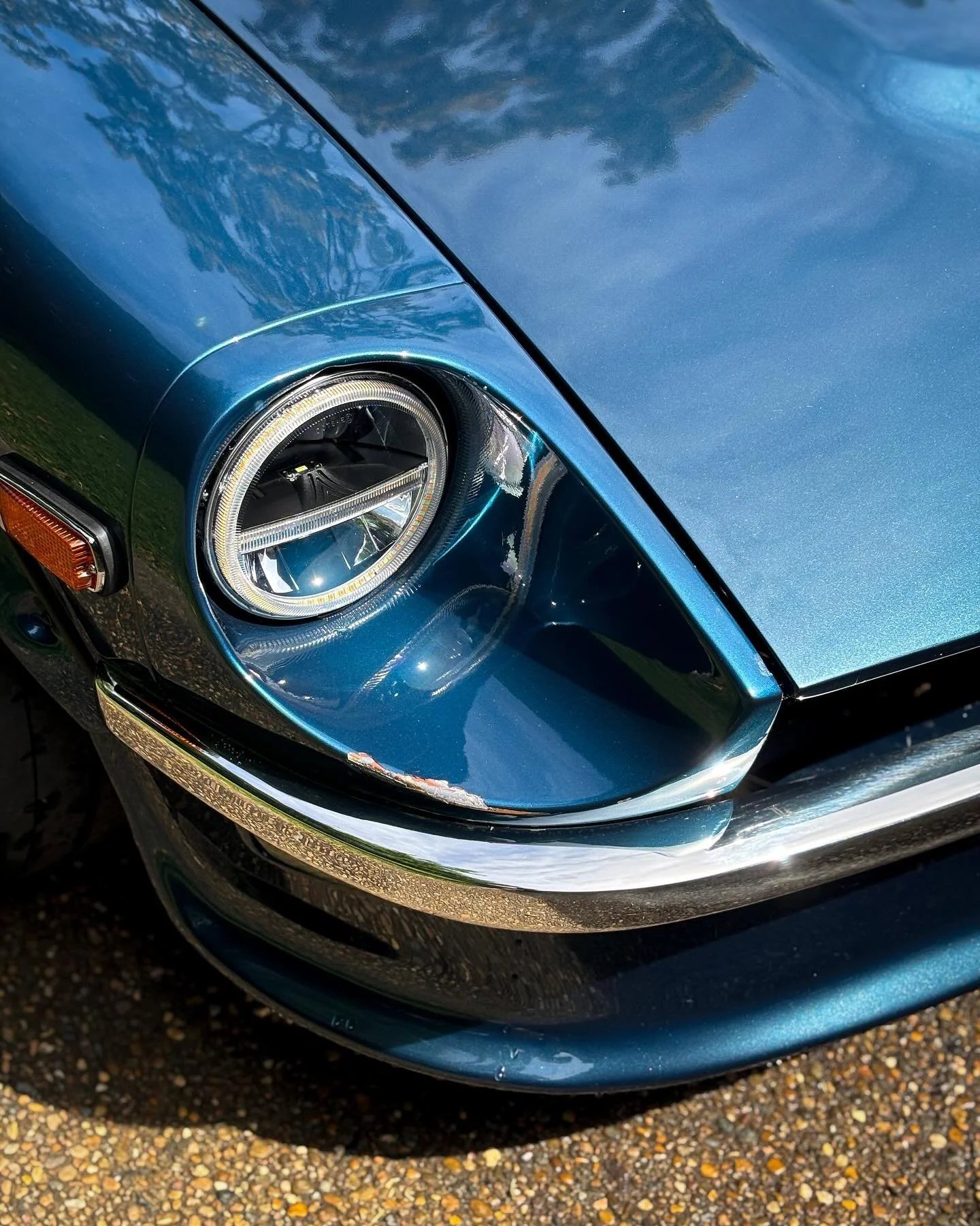 Just wrapped up a tidy little engine harness for a very pretty Datsun 260z! Big turbo L28 under the hood, with a Haltech Elite 750 and a WB1 for a super simple engine management package. 

We also wired up the thermo fans, adapted the body harness to